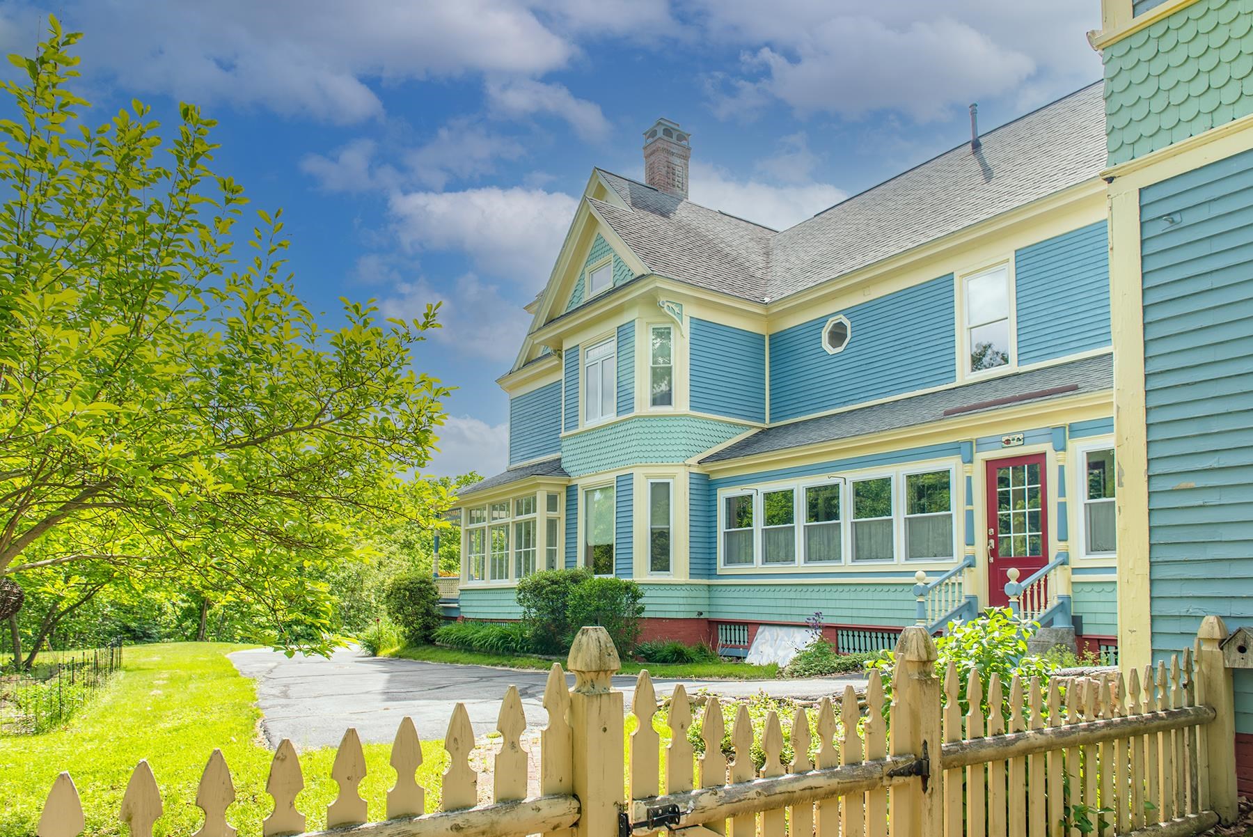 2 Prospect Ter, Gorham, NH 03581