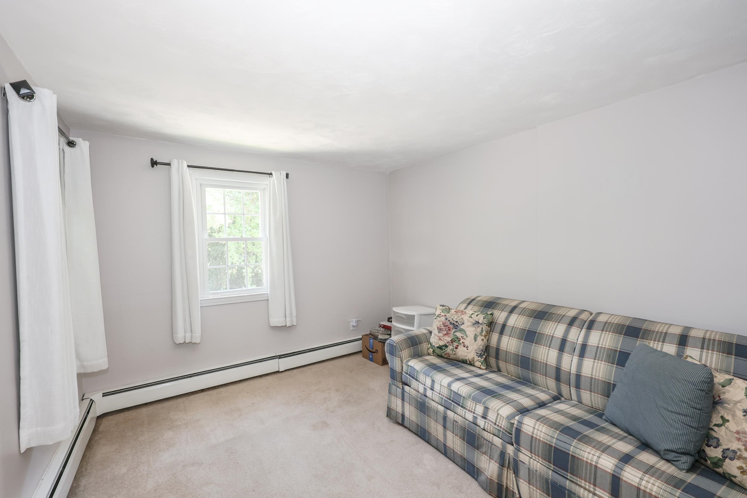 First floor office/bedroom 25925387