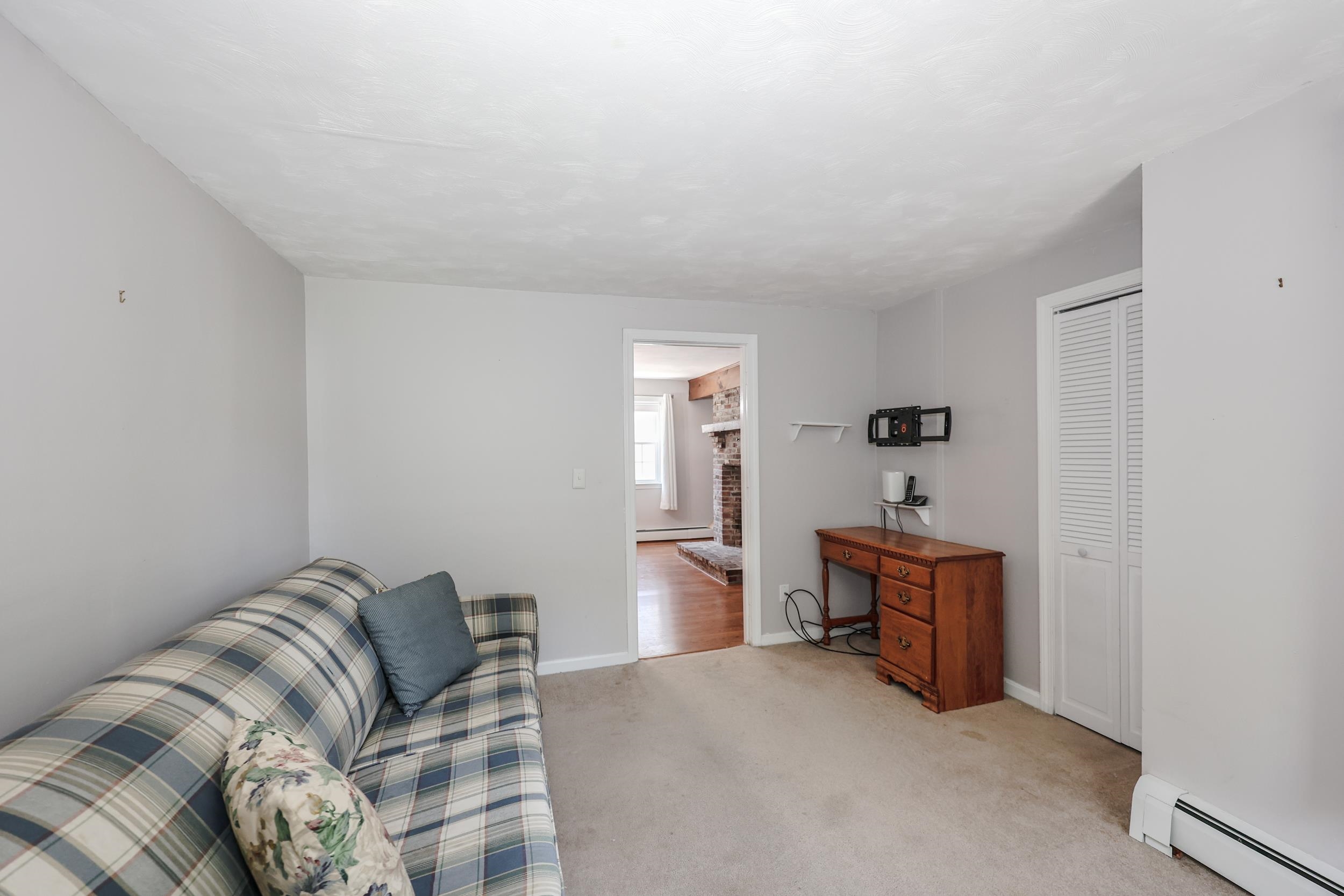 First floor office/bedroom 25925385