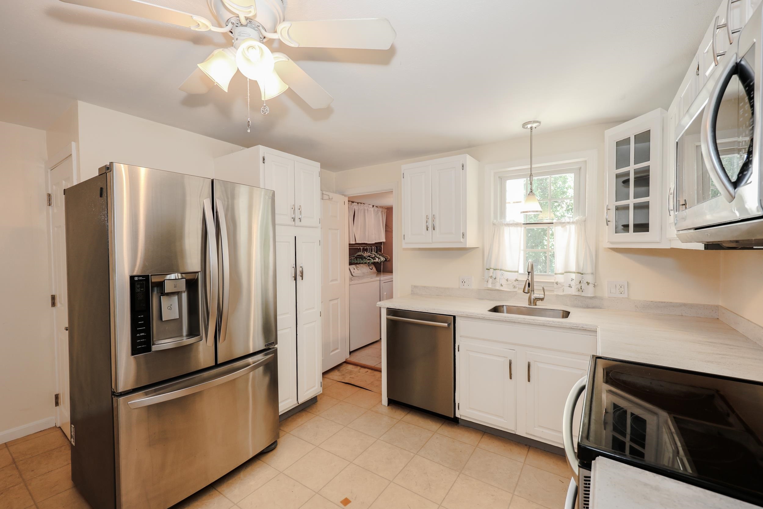 Kitchen to bath 25925392