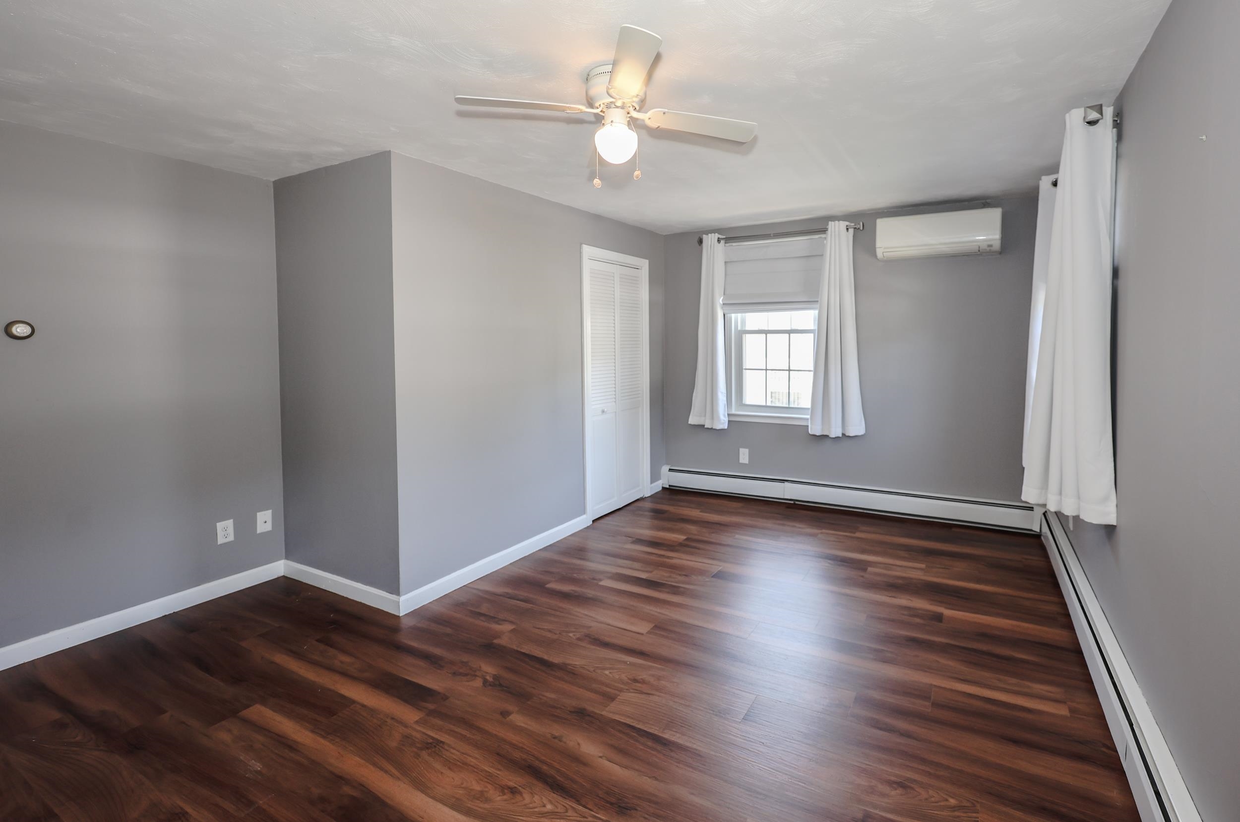 Primary bedroom upstairs 25925374