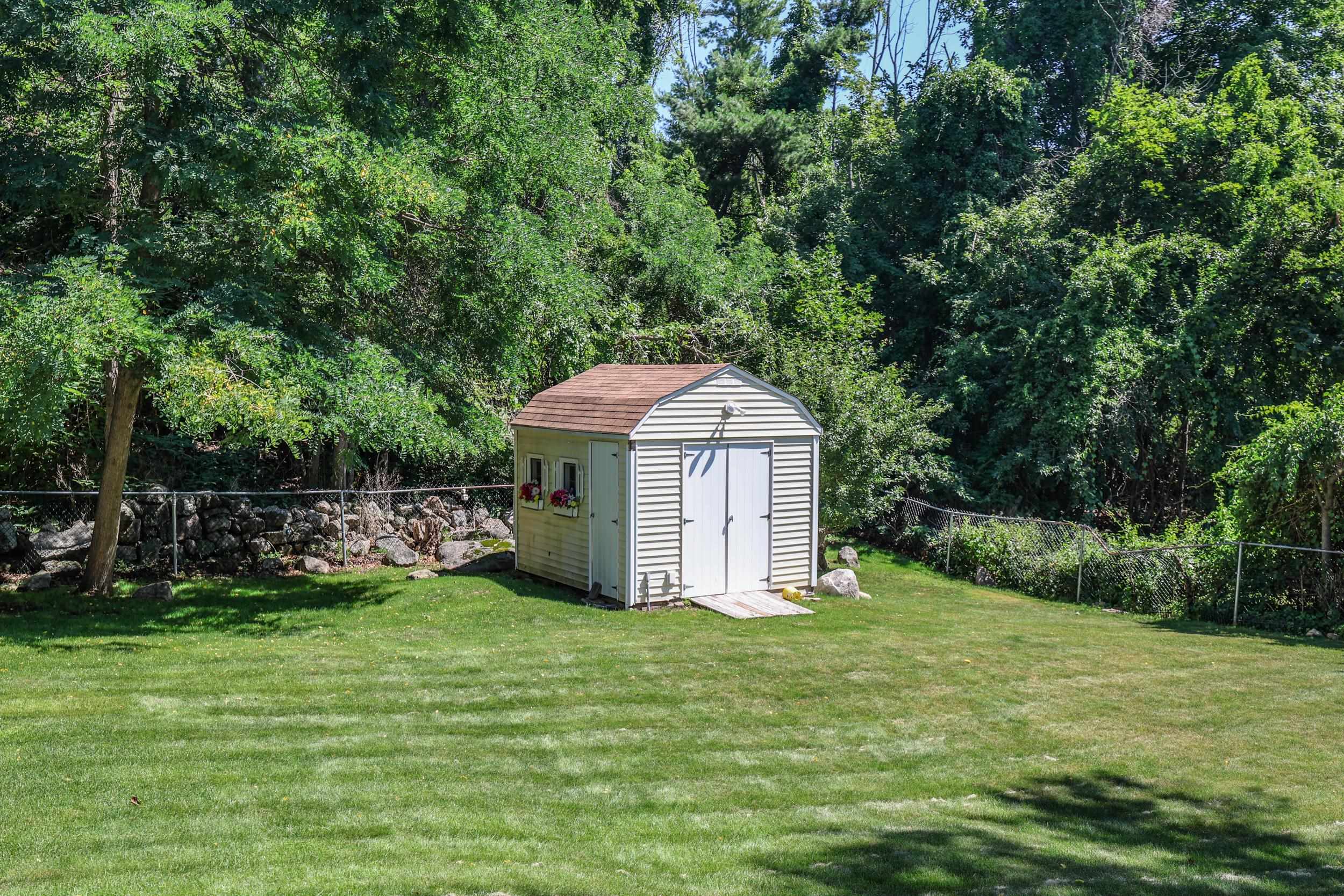 Shed with electricity! 25925357