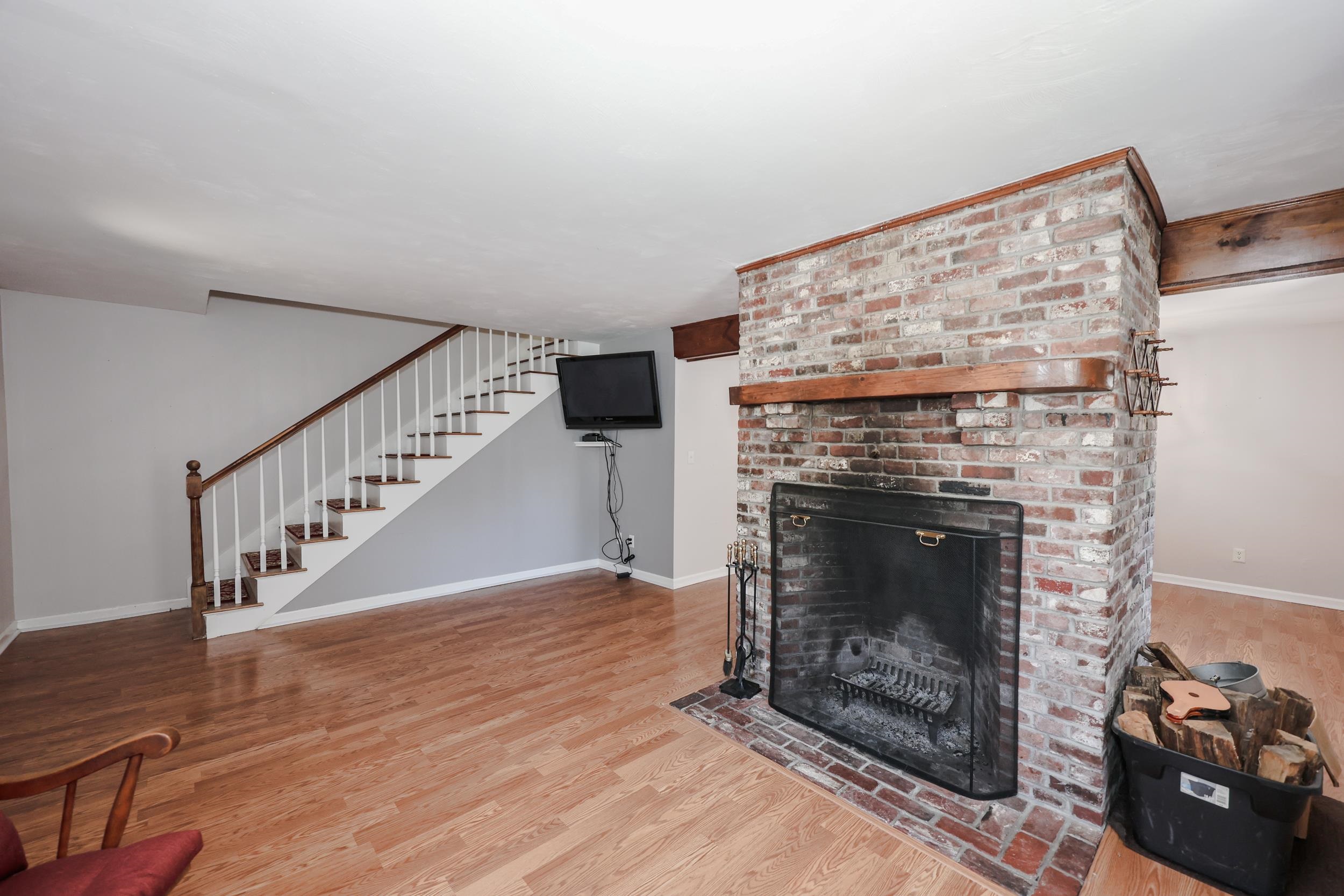 Two sided chimney! 25925380