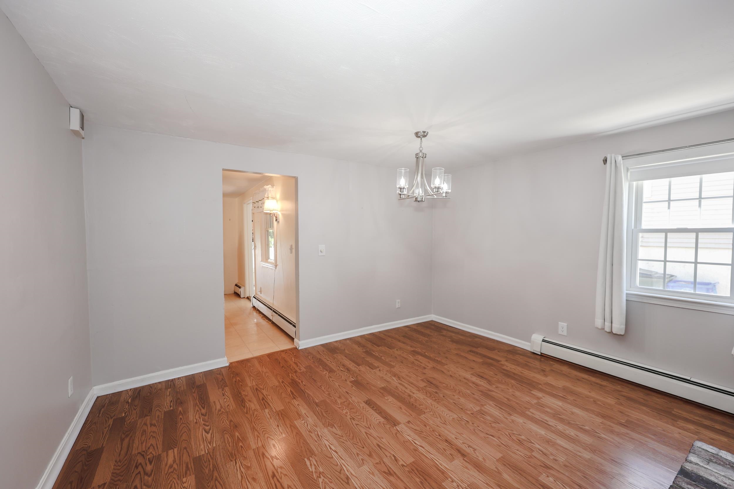 Dining room 25925381