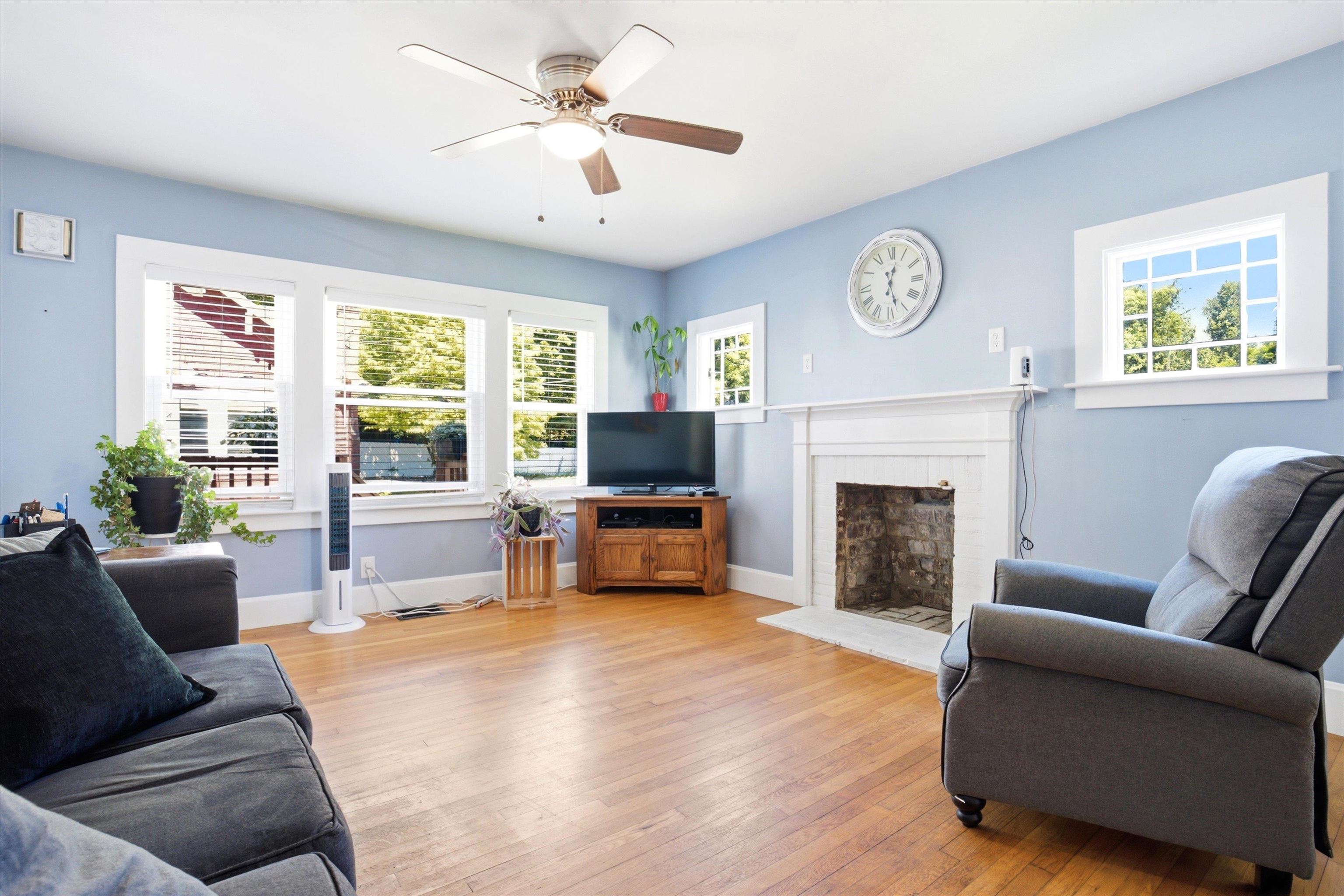 3 Maxham Ave, Nashua, NH 03064-4778