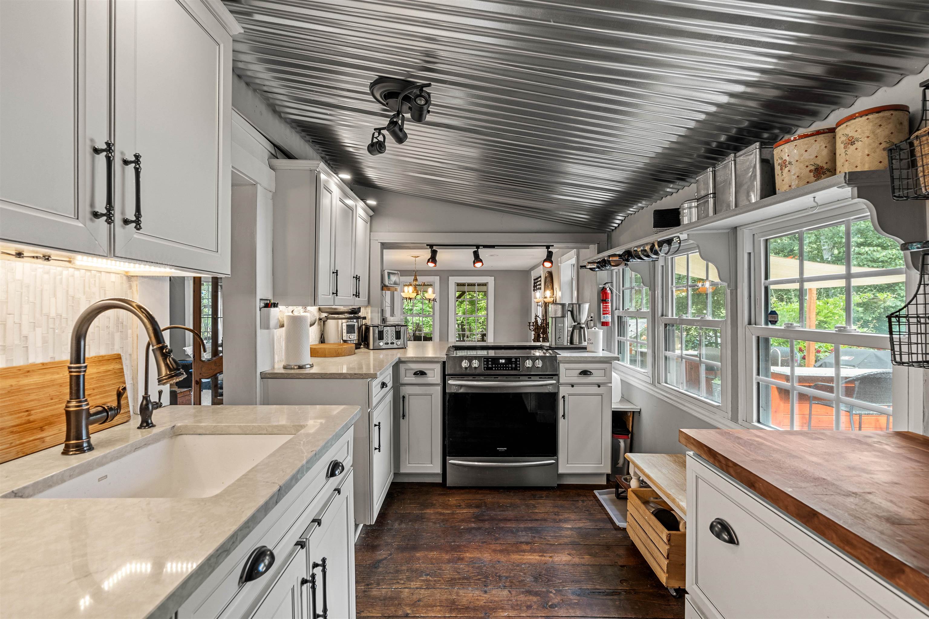 9 Sheridan Way, Merrimack, NH 03054