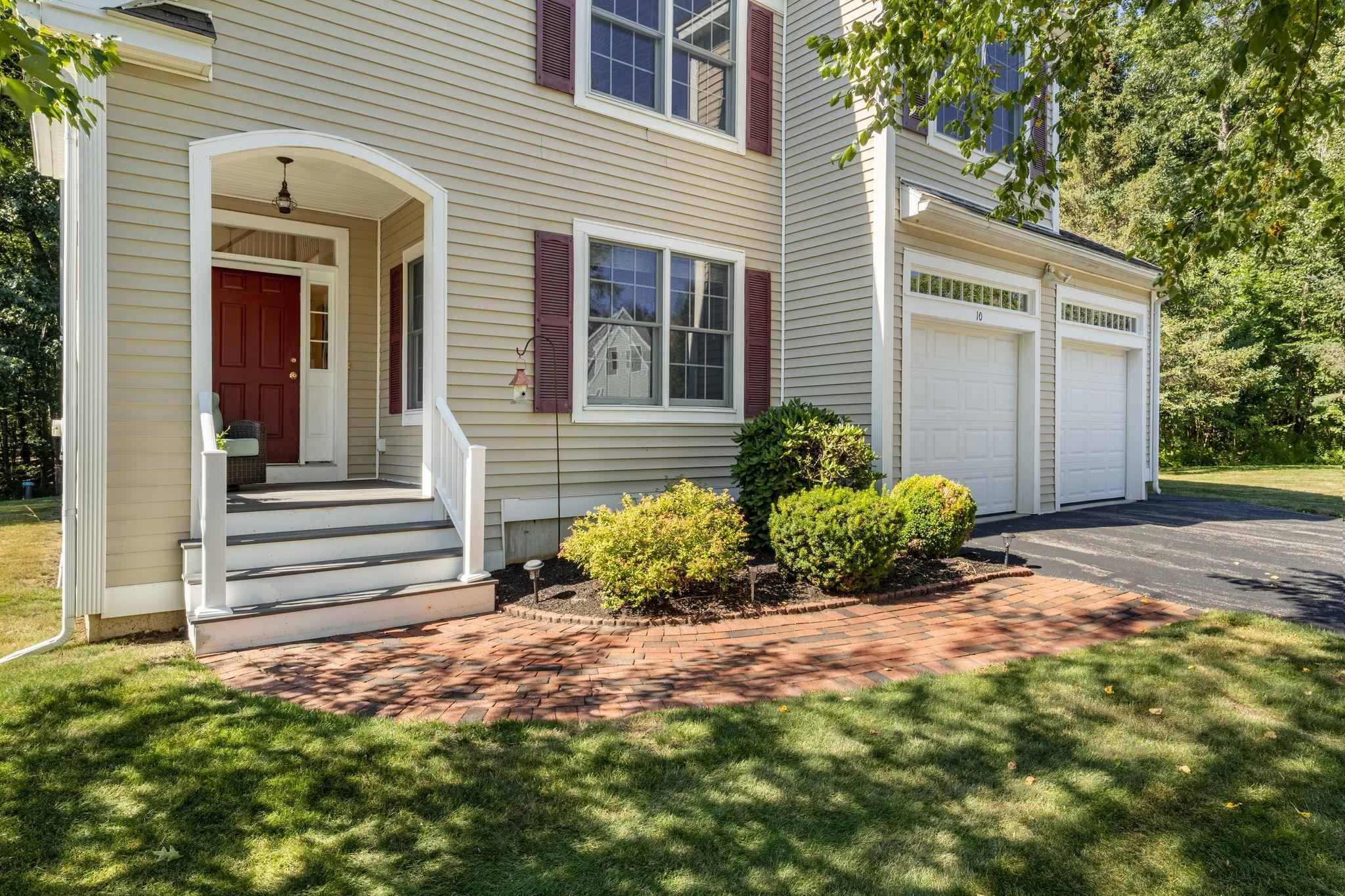 10 Cortland Ave, Stratham, NH 03885
