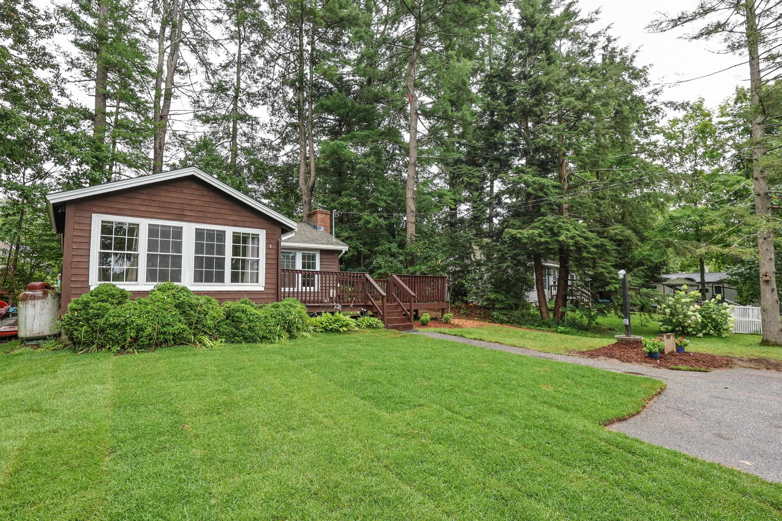 7 Holiday Shore Dr, Dunbarton, NH 03046