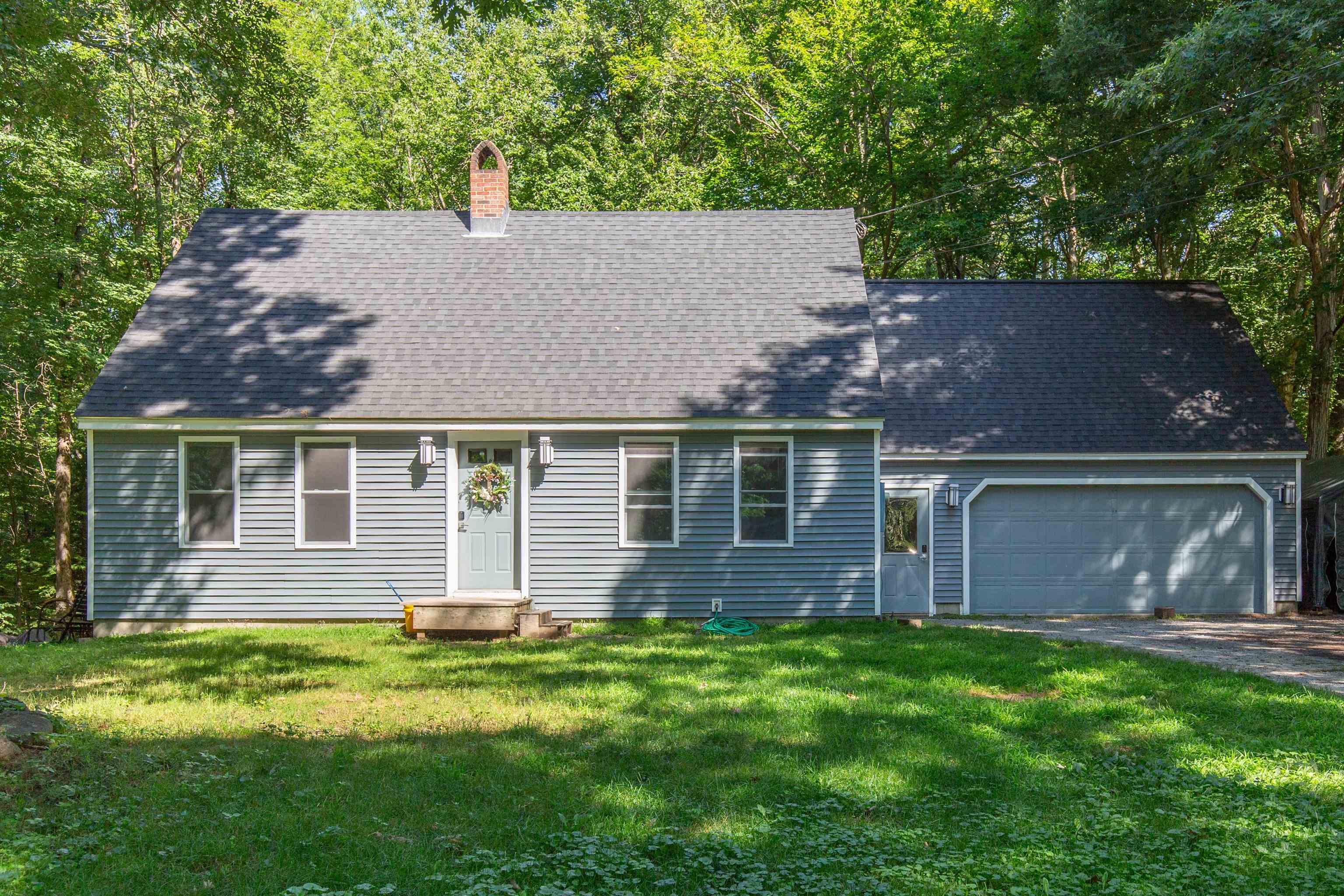 39 Evergreen Cir, Henniker, NH 03242-3174