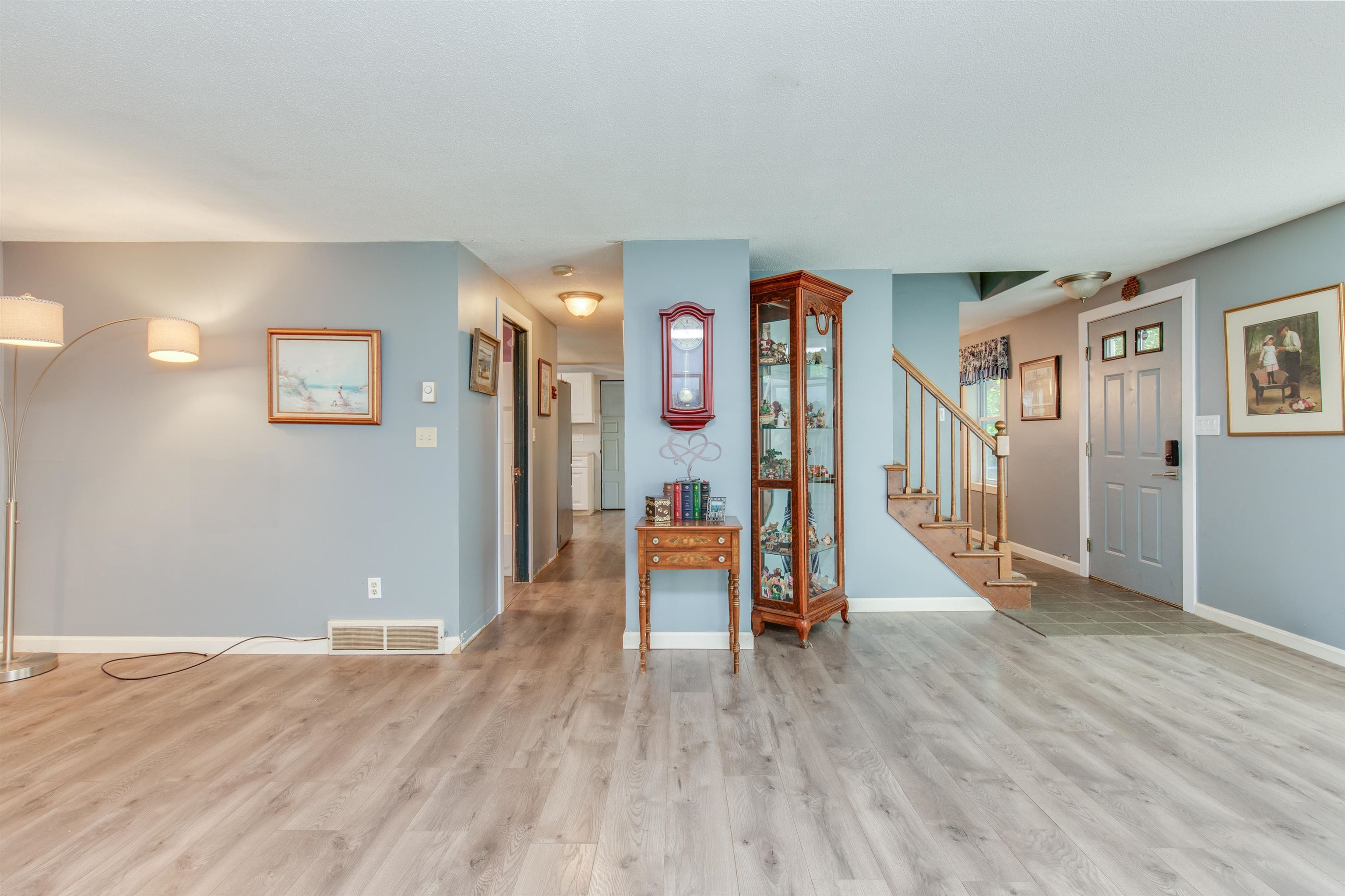 39 Evergreen Cir, Henniker, NH 03242-3174