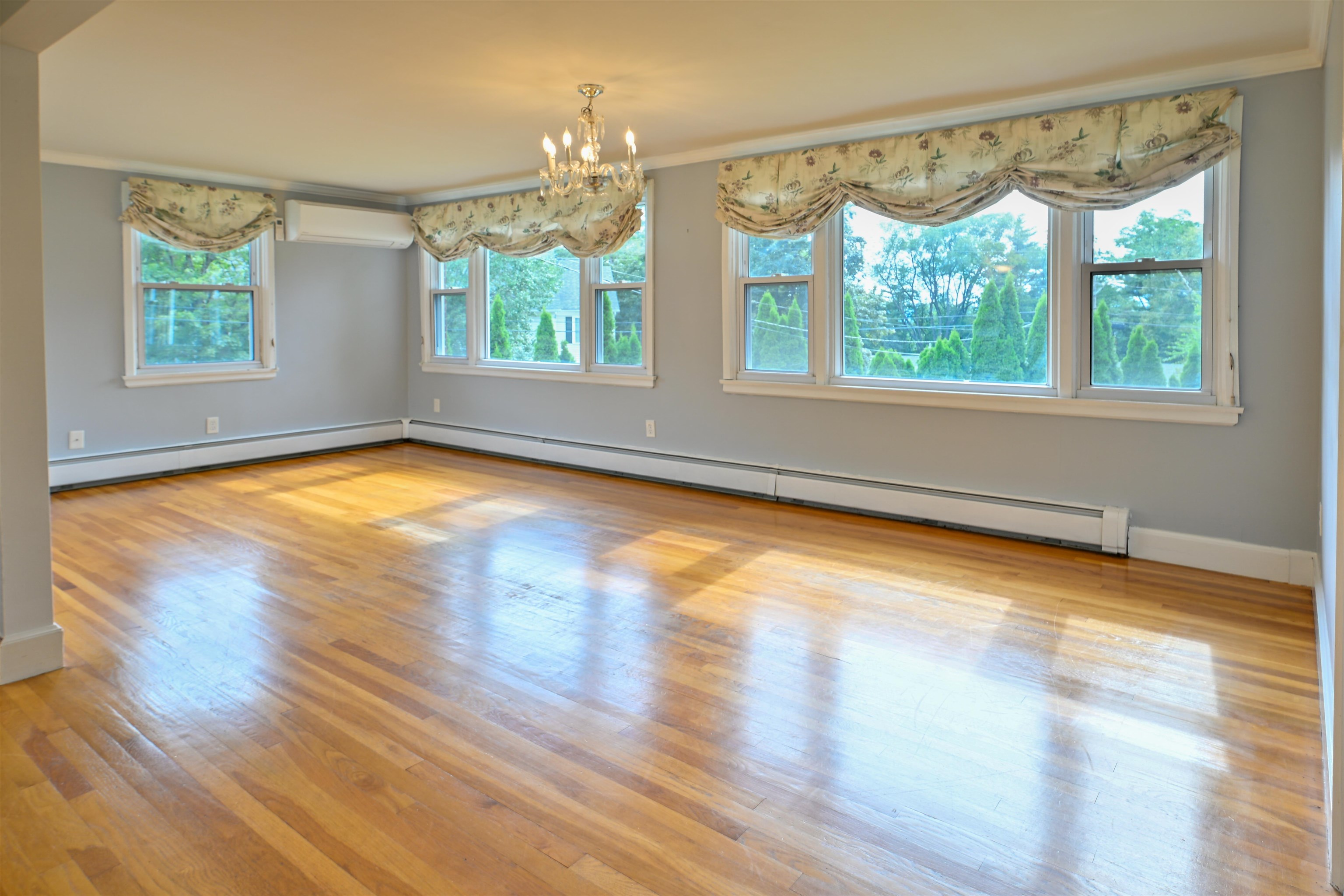 Dining room windows facing the sunset 25924338