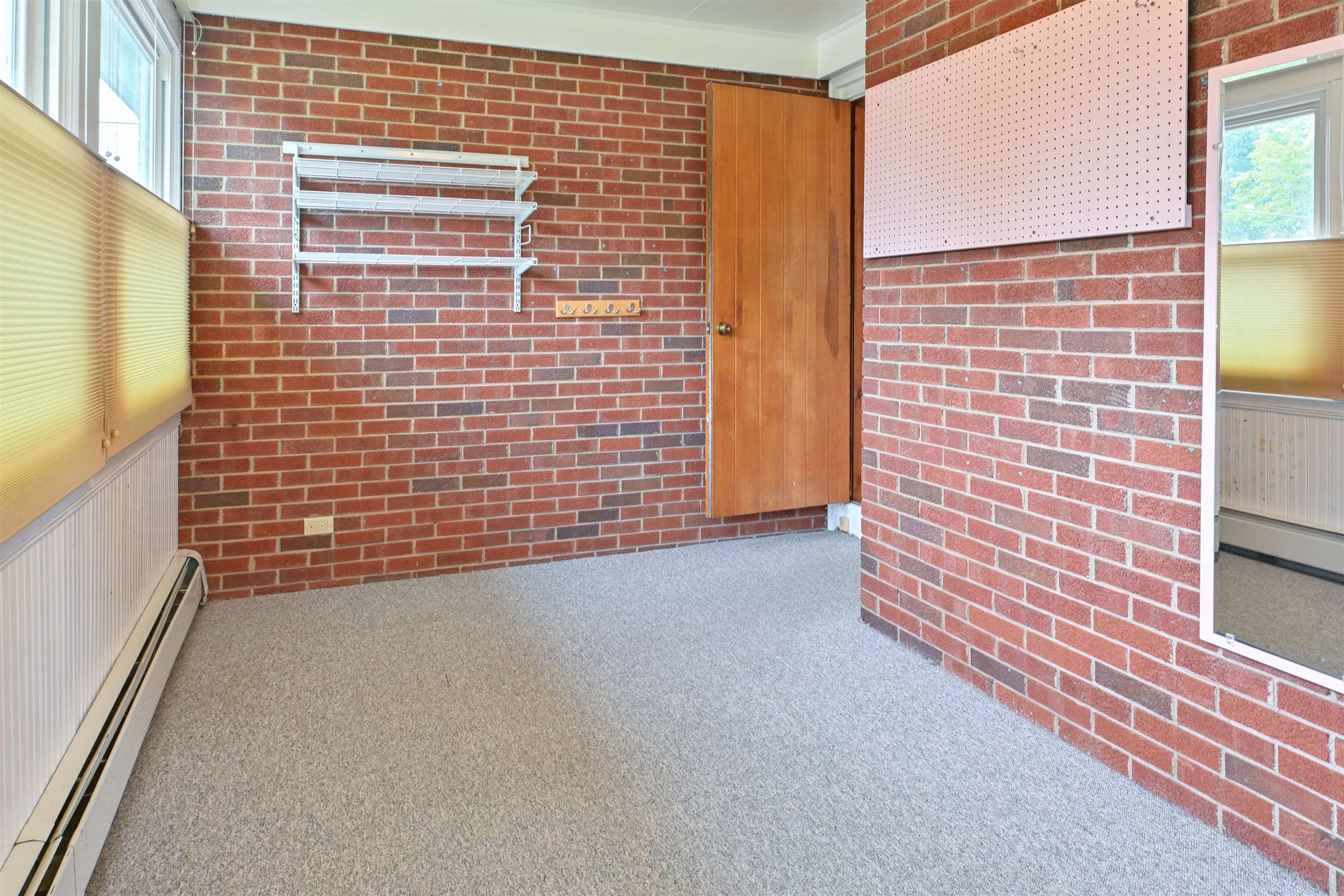 Sunroom behind the fireplace 25924342