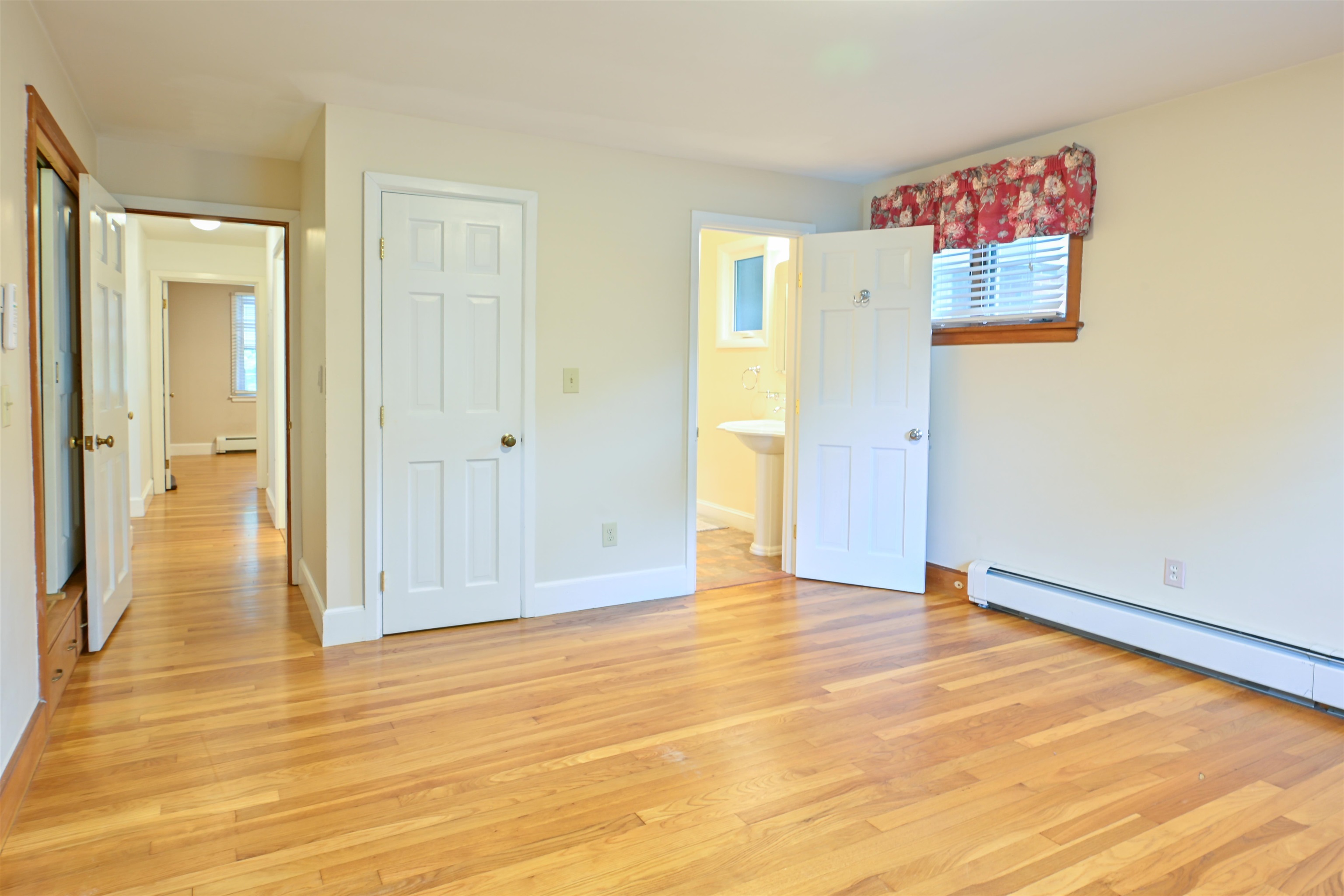 Primary bedroom 25924348