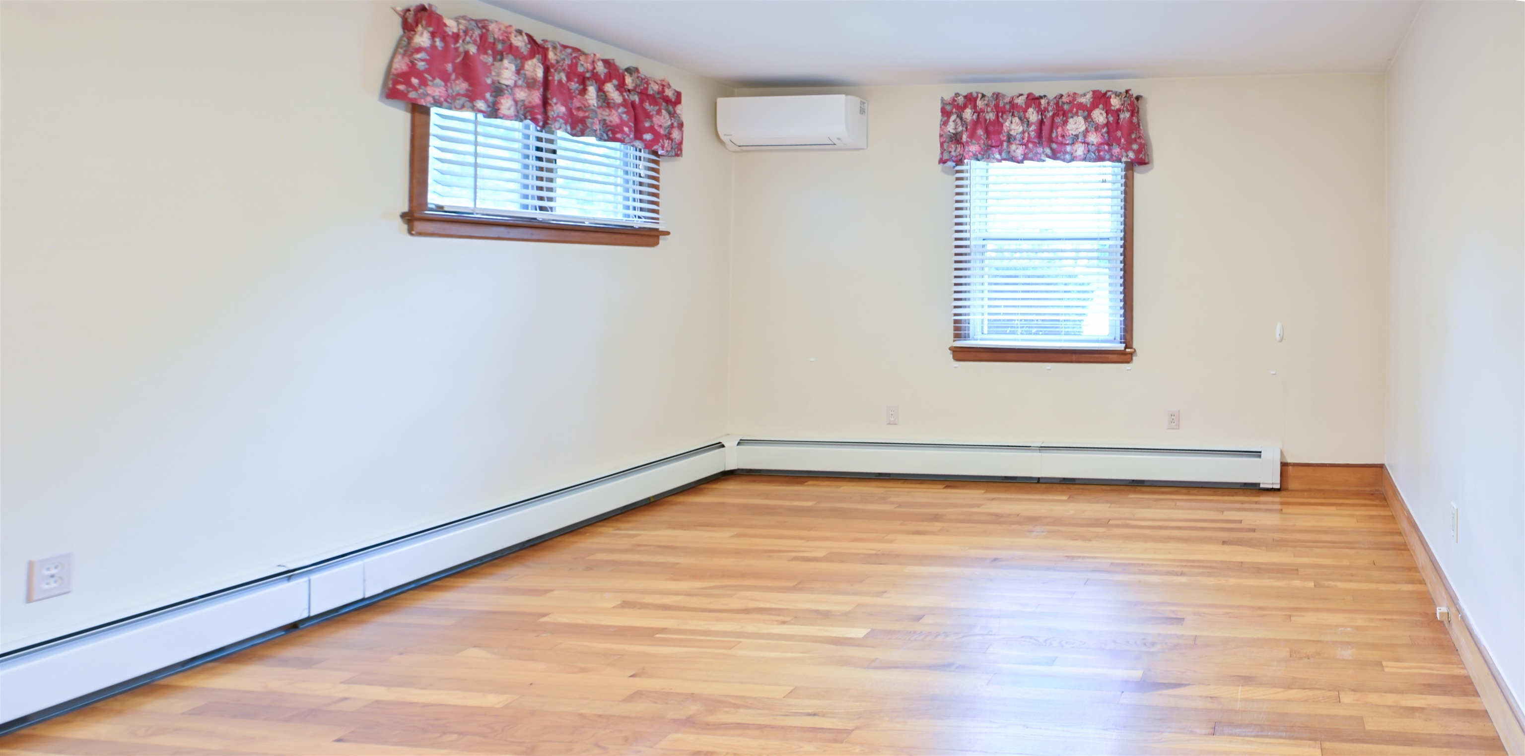 Primary bedroom - another view 25924349