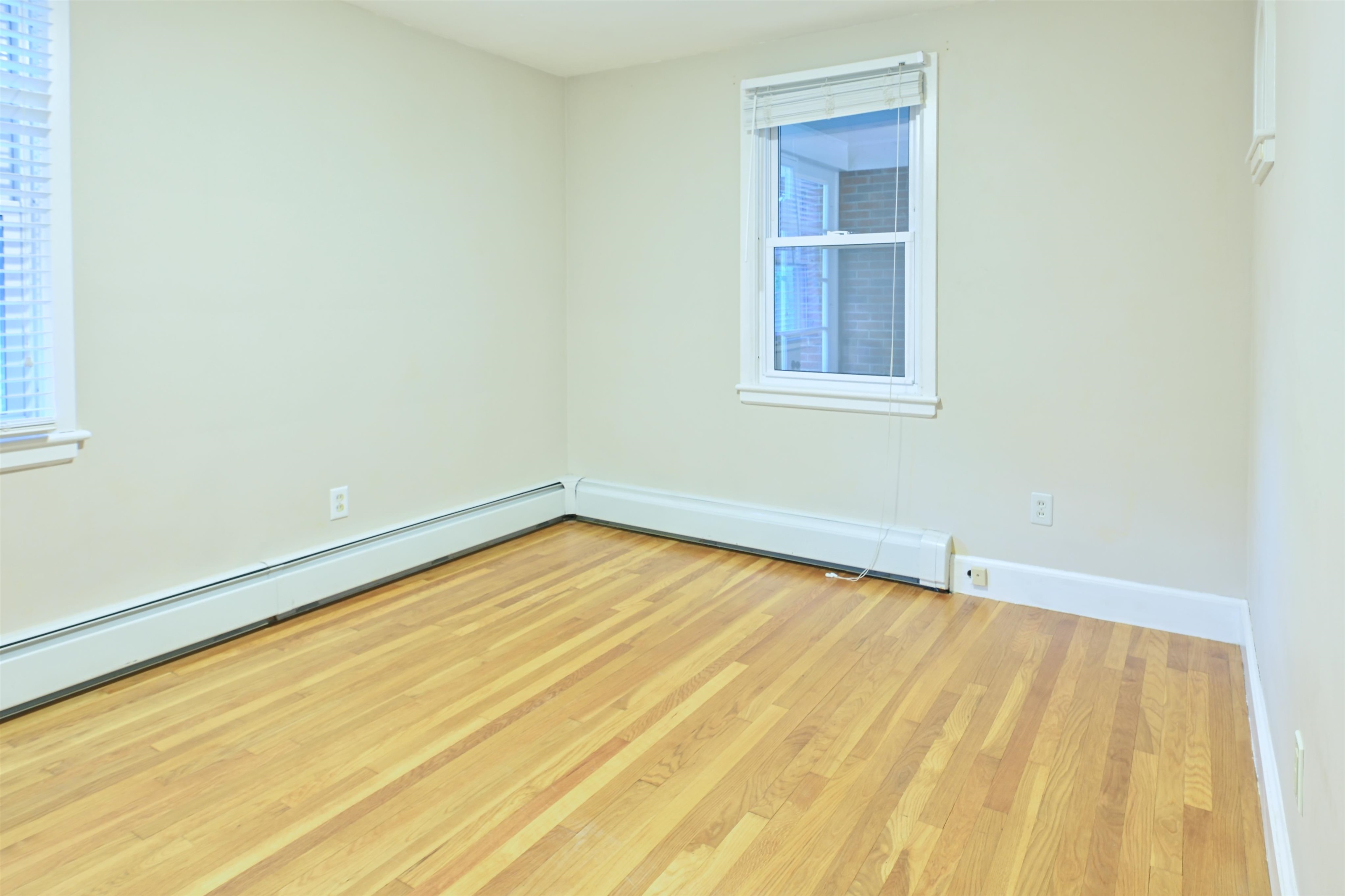 Second bedroom - another view 25924354