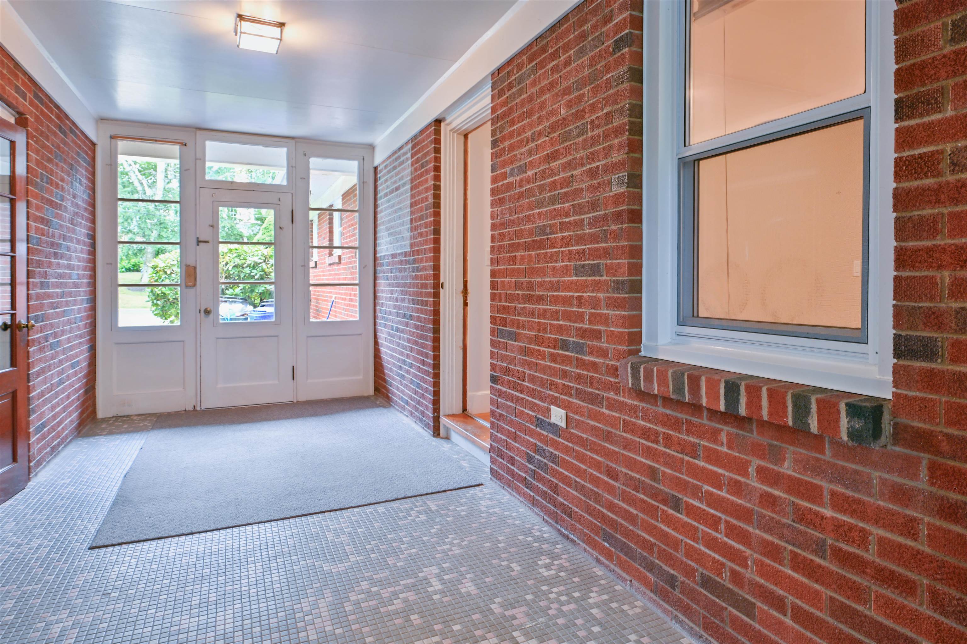 Breezeway looking to the front 25924357