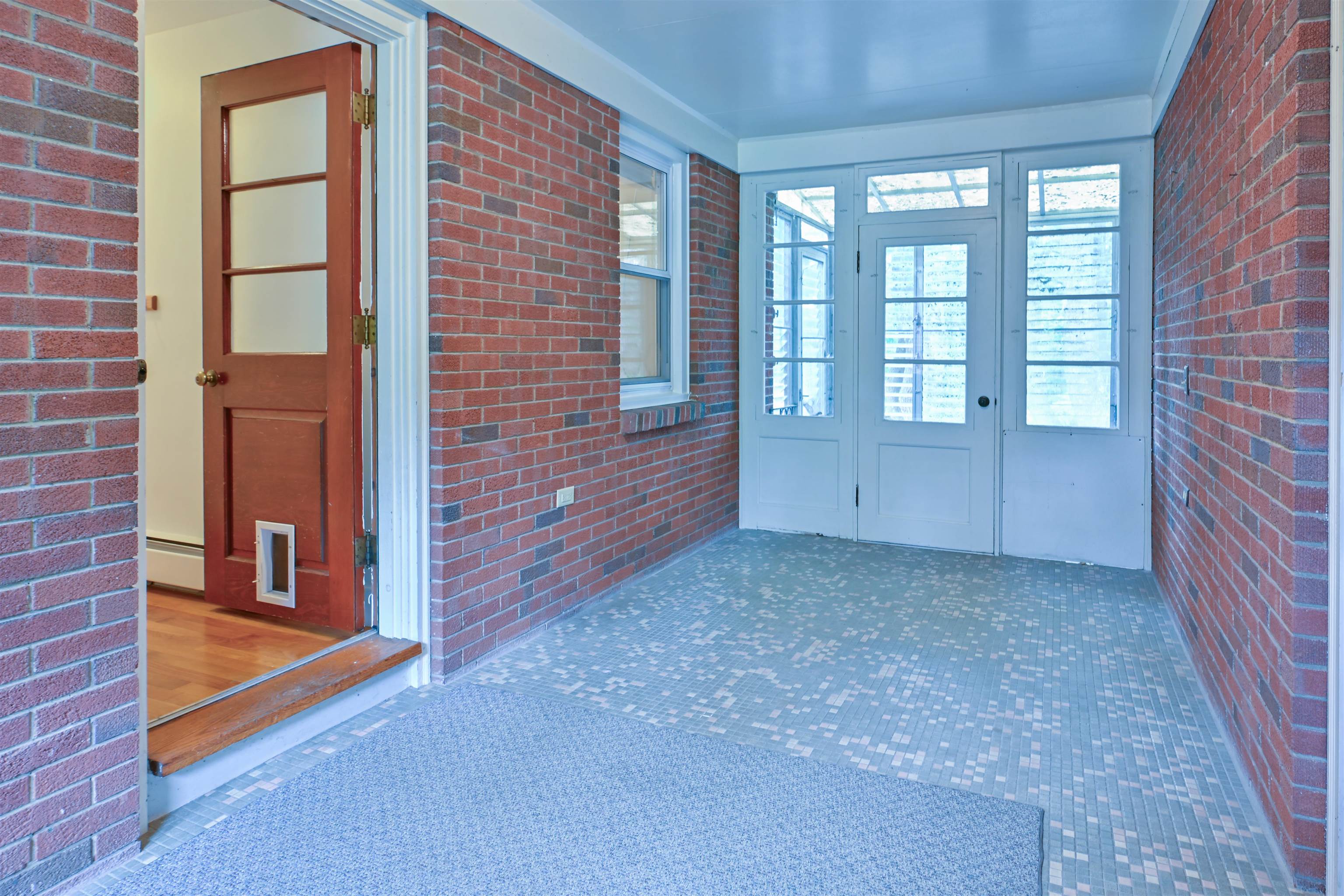Breezeway to the rear screen porch 25924358