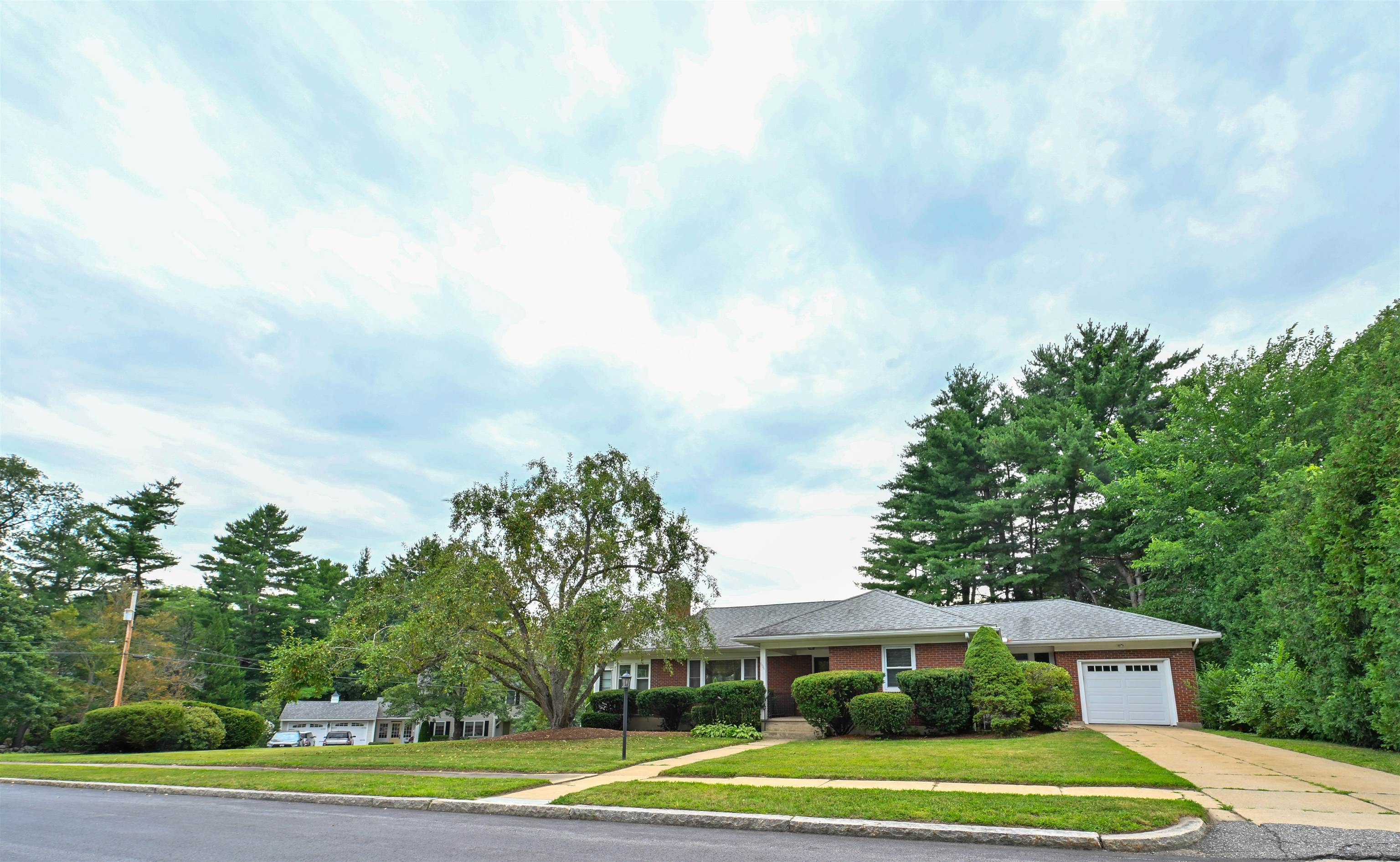 606 Ray St, Manchester, NH 03104