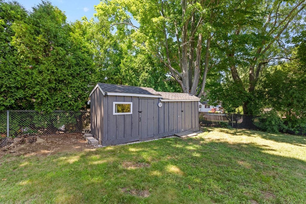 6 Larry Ln, Portsmouth, NH 03801