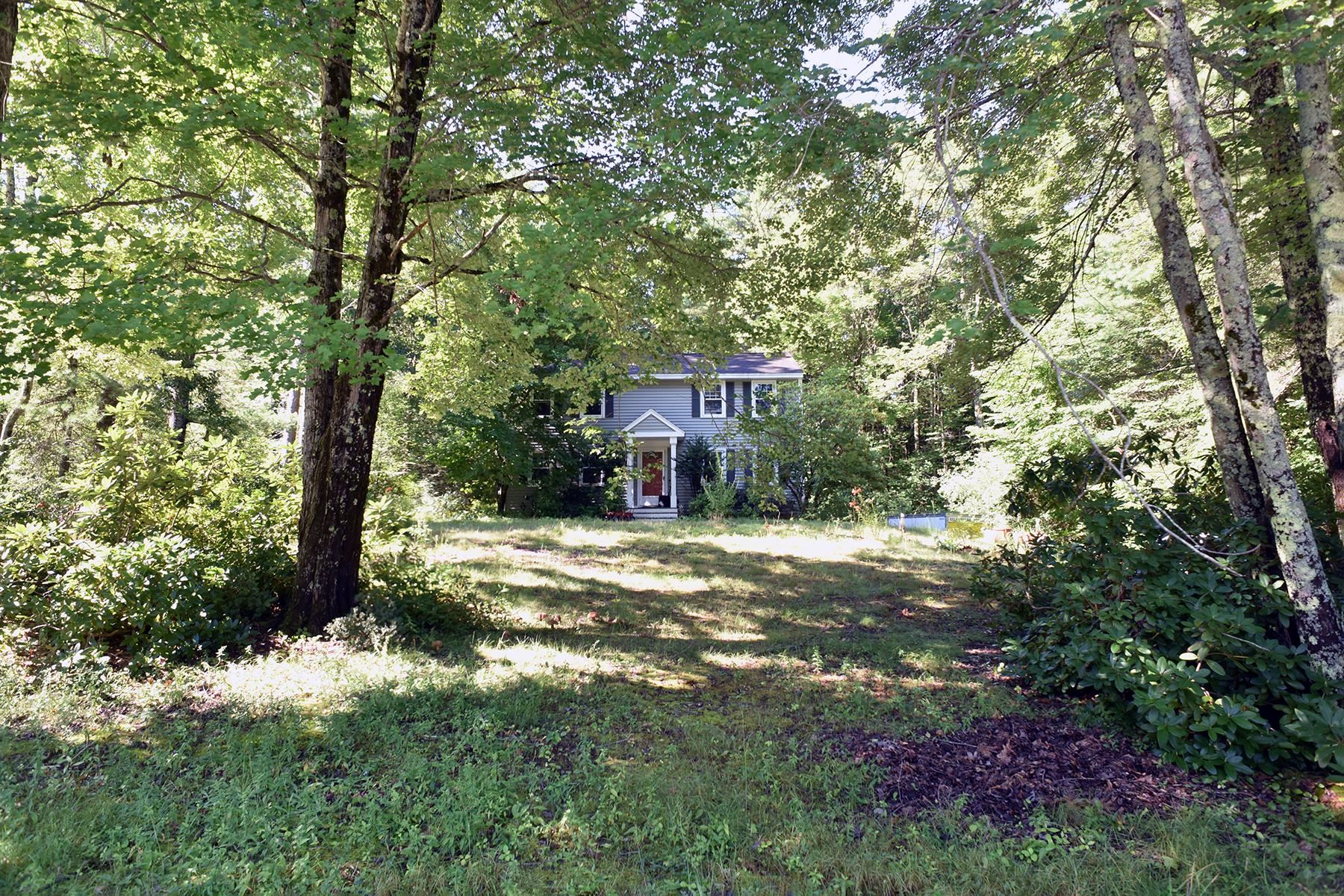 35 Raeder Dr, Stratham, NH 03885