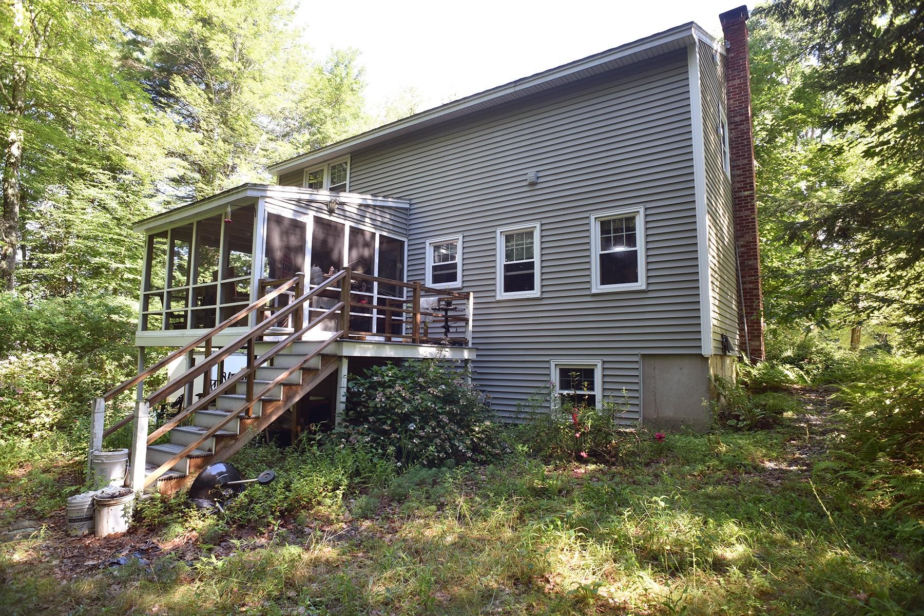 35 Raeder Dr, Stratham, NH 03885