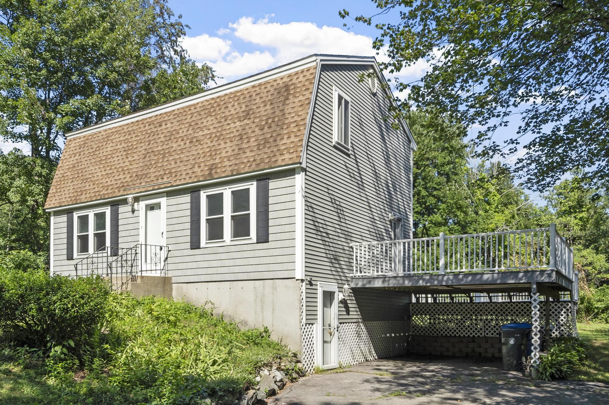 4 Maureen Cir, Londonderry, NH 03053