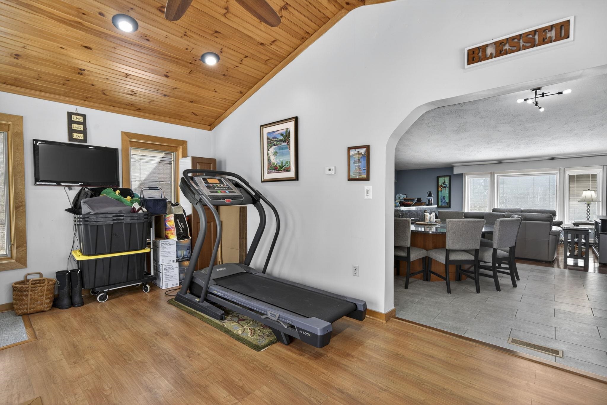 49 Birkdale Rd, Bedford, NH 03110