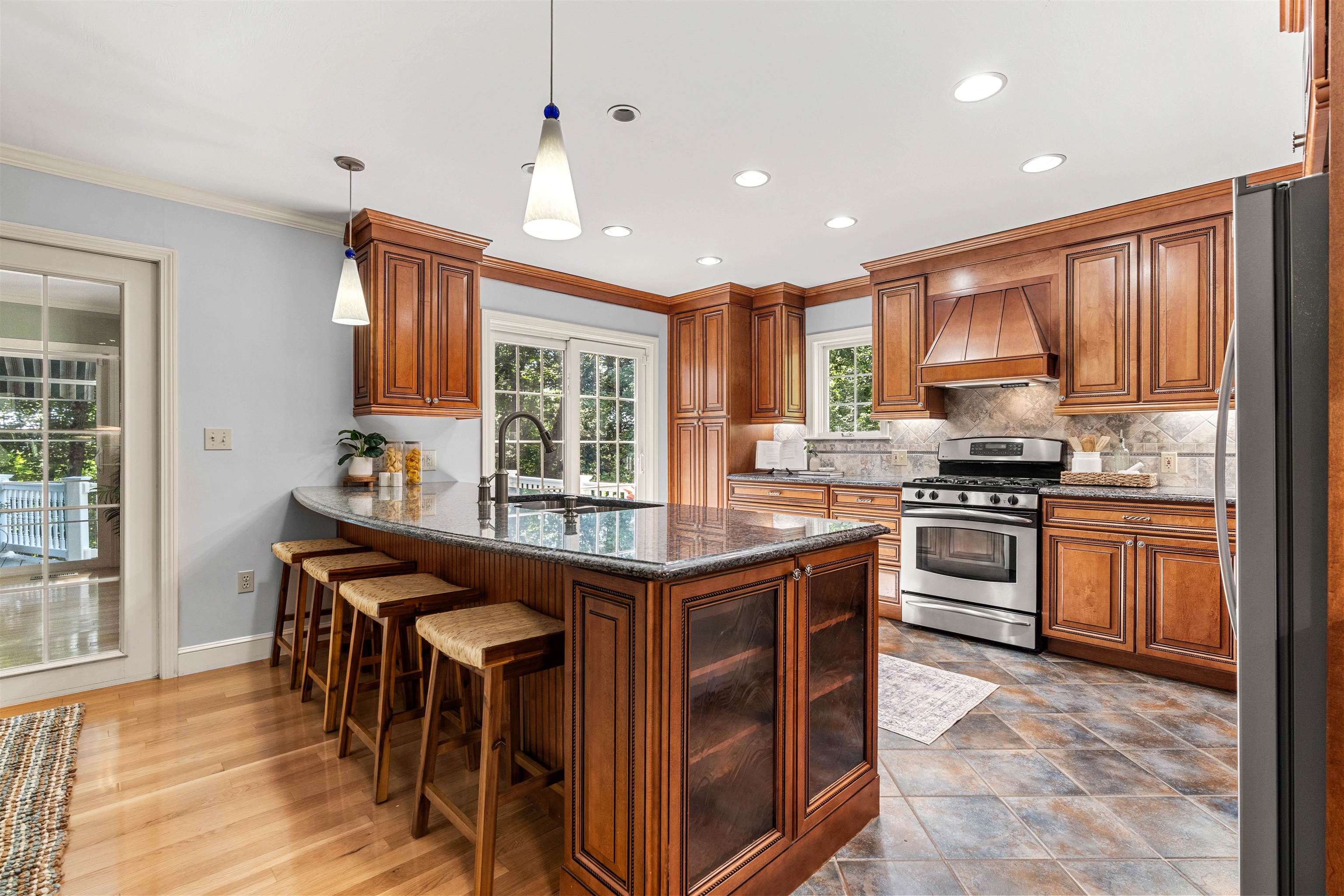 20 Hadley Rd, Merrimack, NH 03054