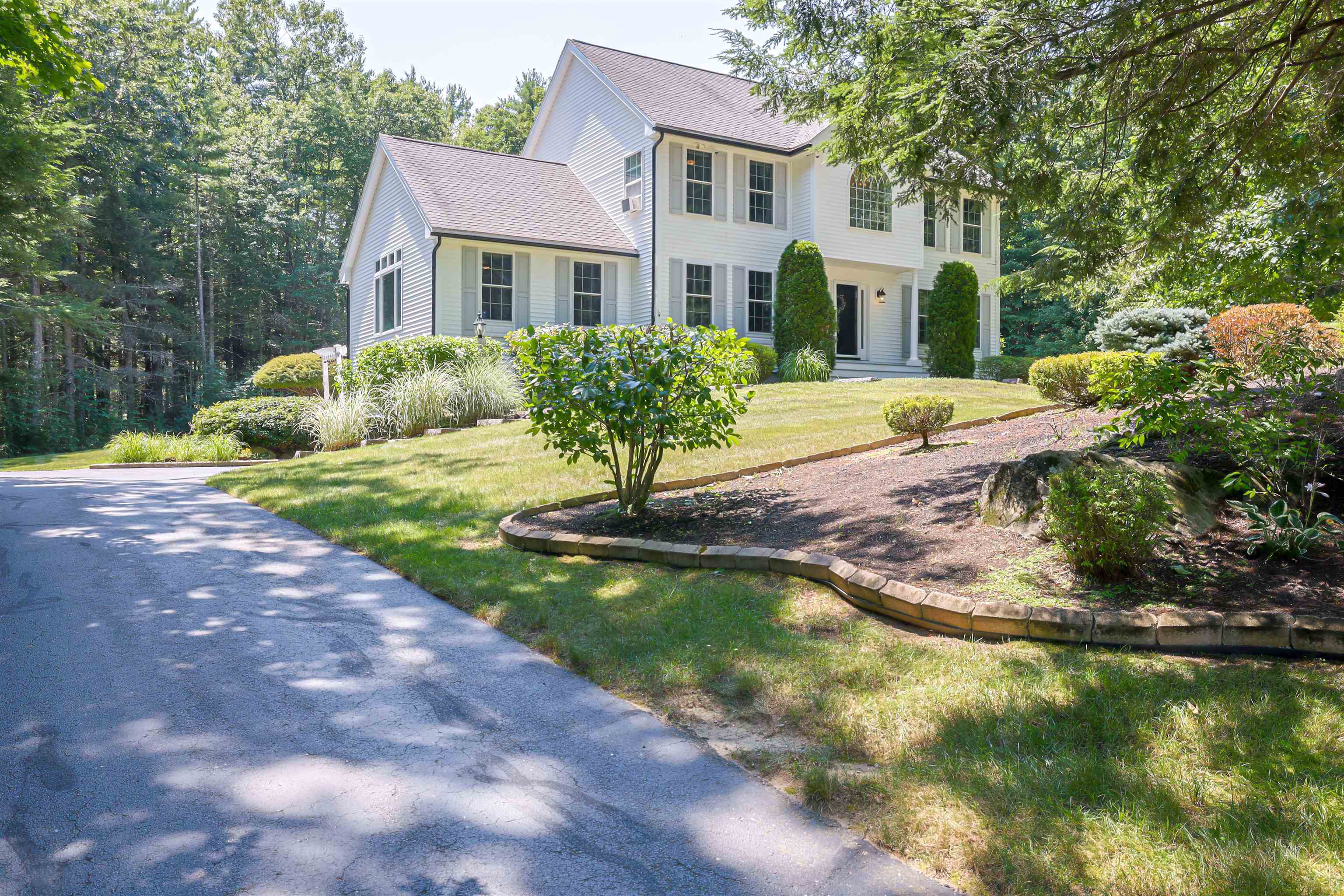 14 Meadow Brook Crossing, Sandown, NH 03873