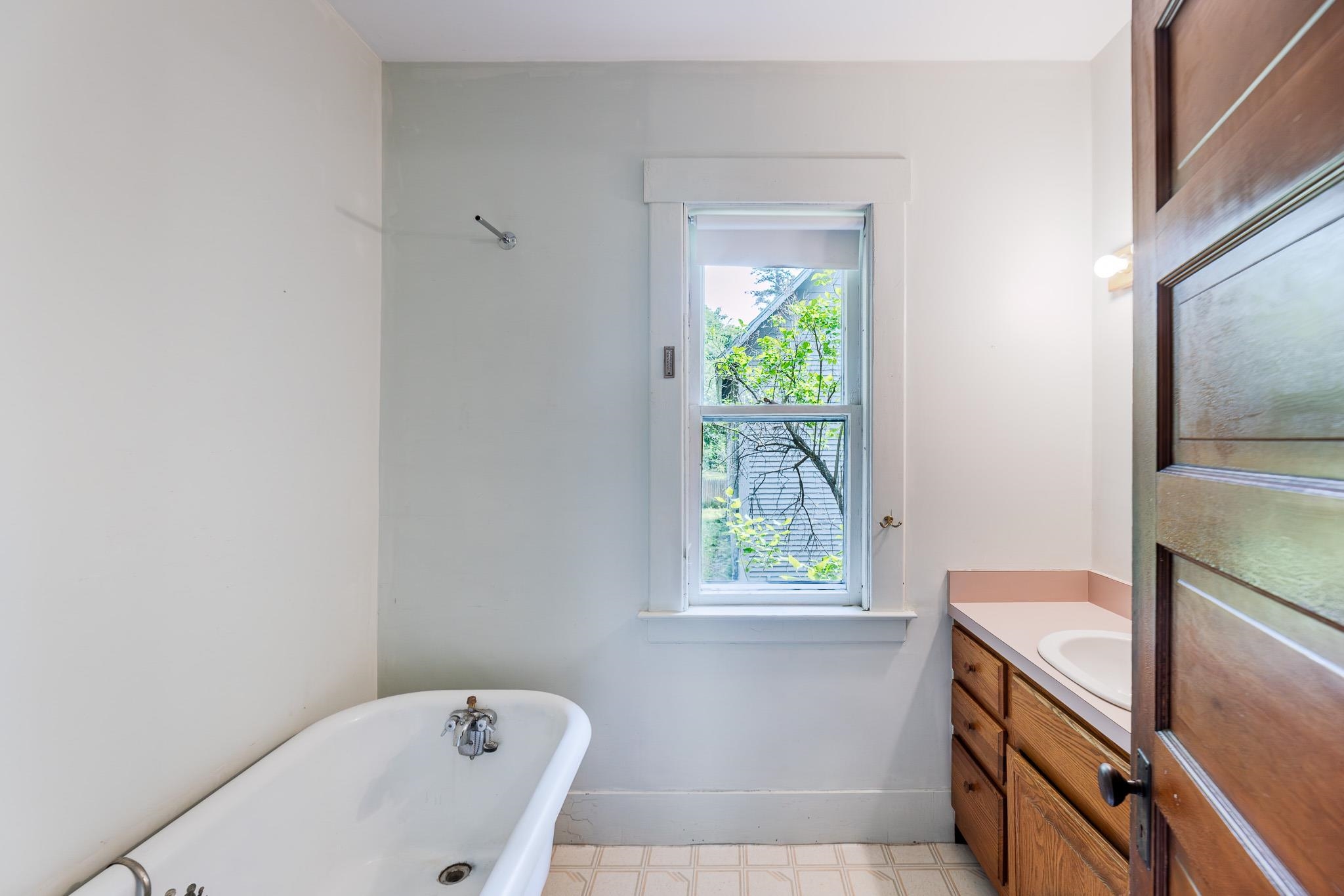 1st floor full bath 25911445