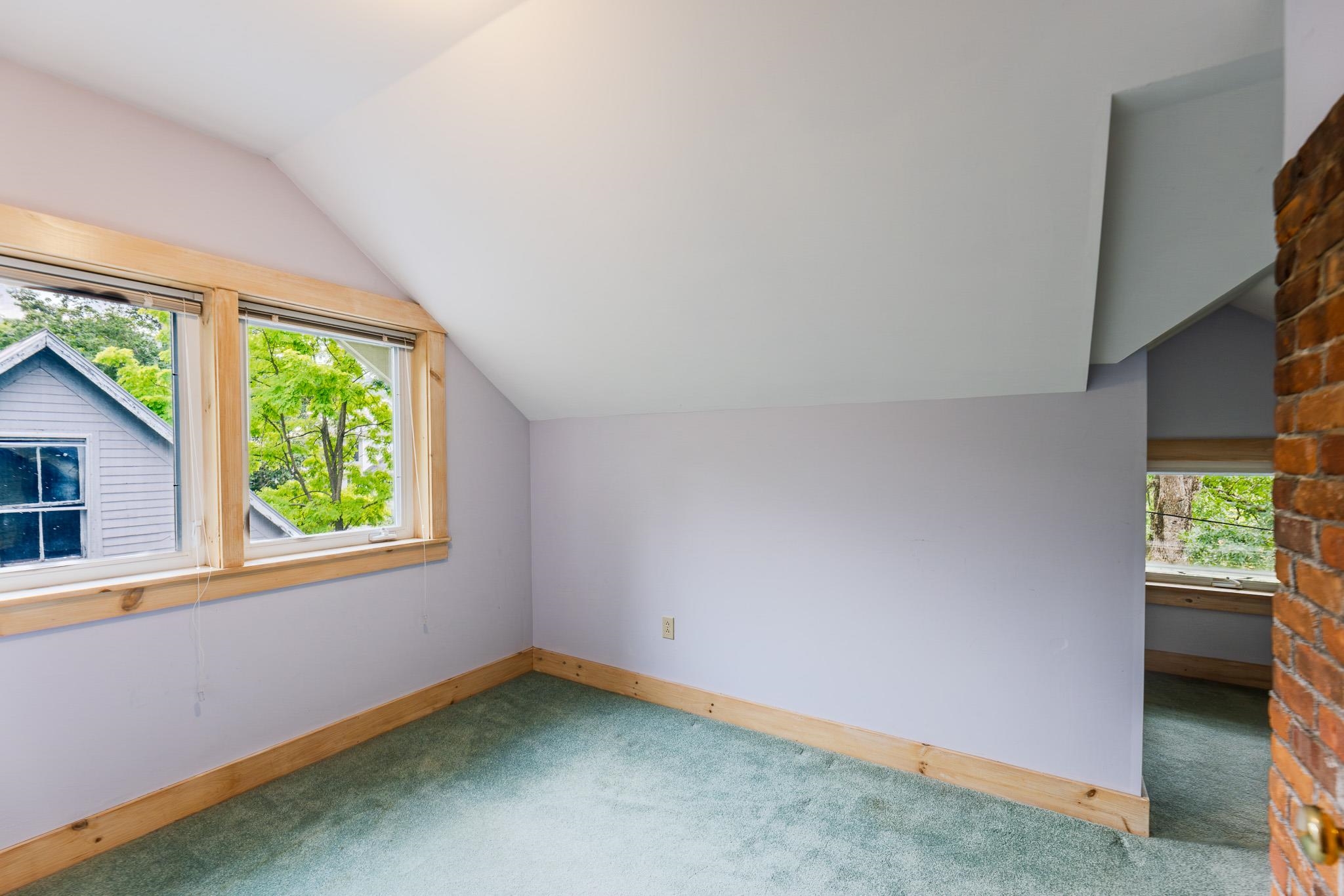 Third bedroom on 2nd floor with study nook 25911481