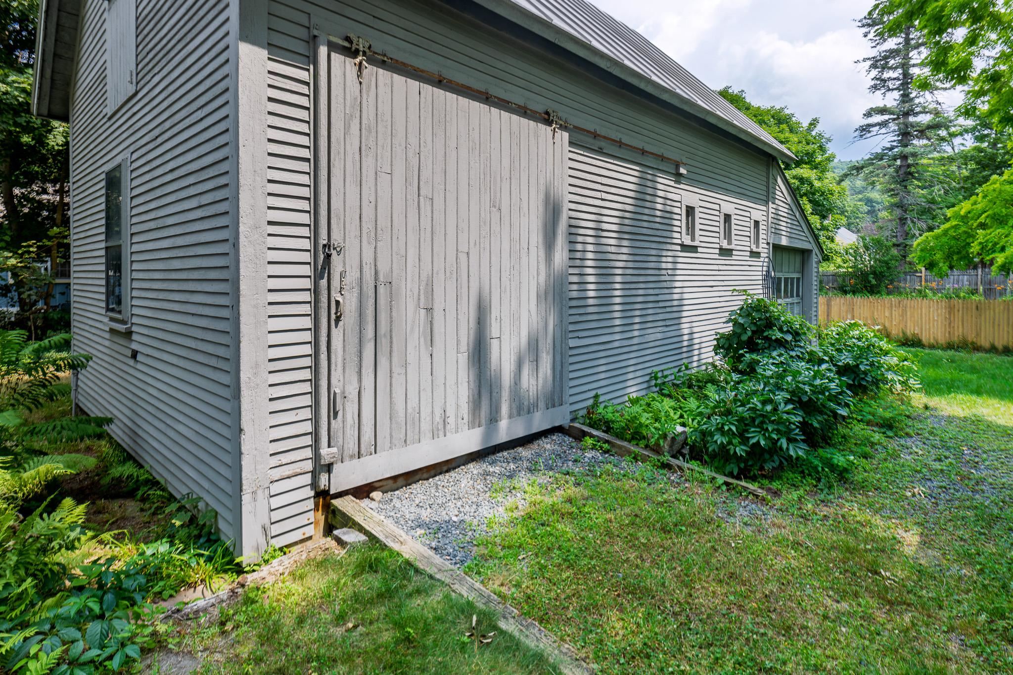 Barn/garage 25911517