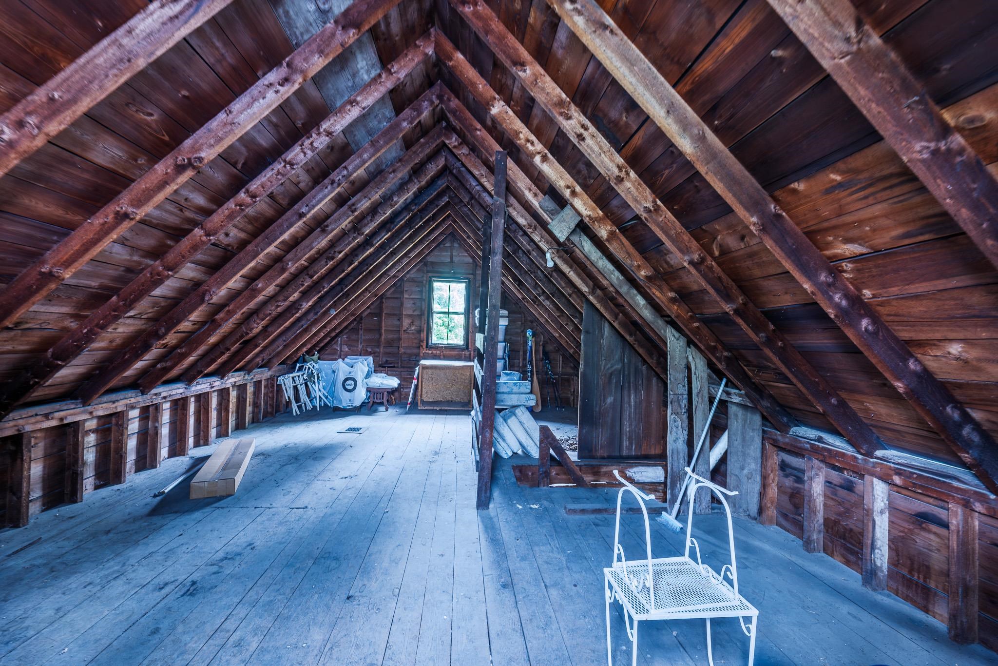Barn/garage/attic for storage 25911550