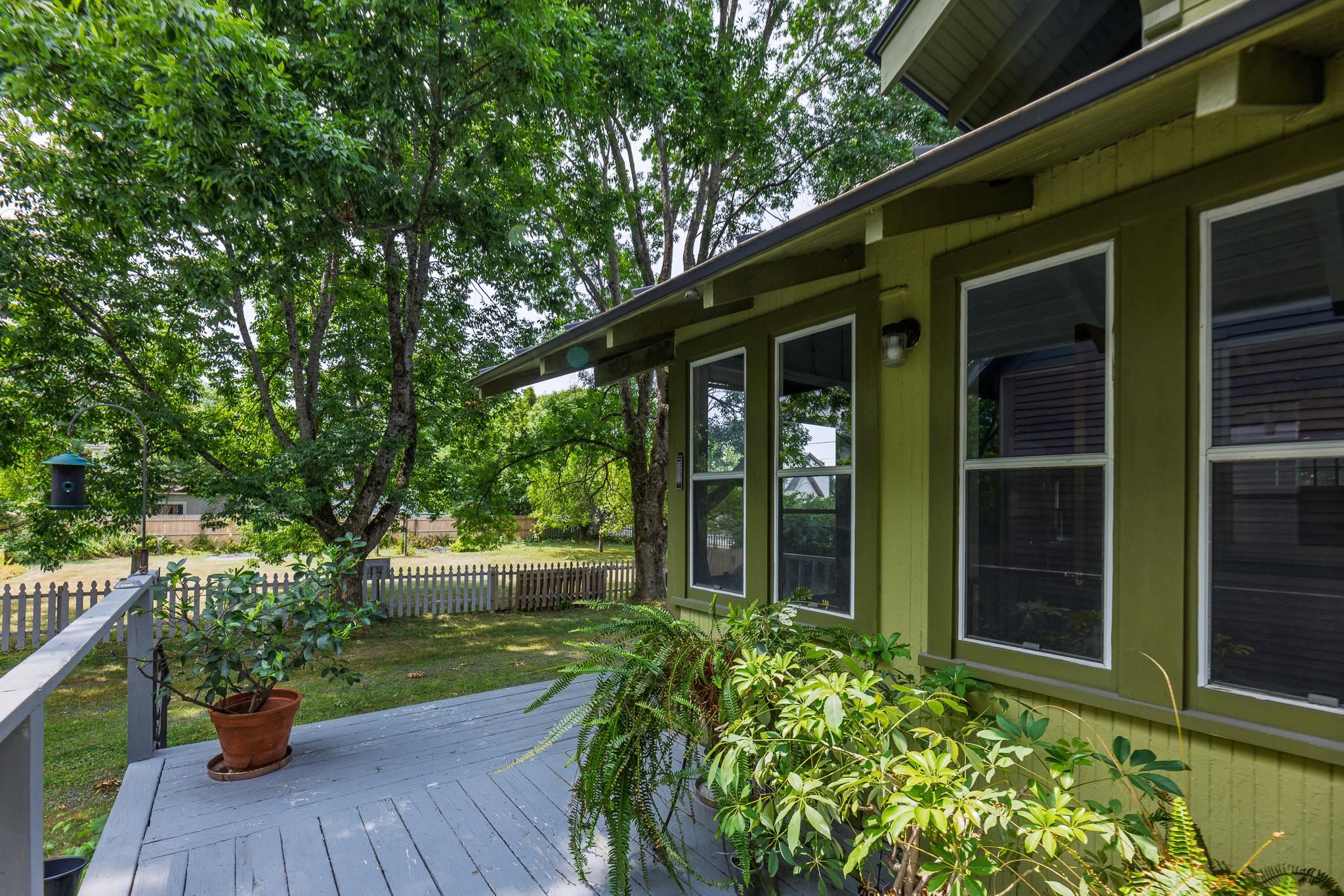Deck off mudroom door 25911595
