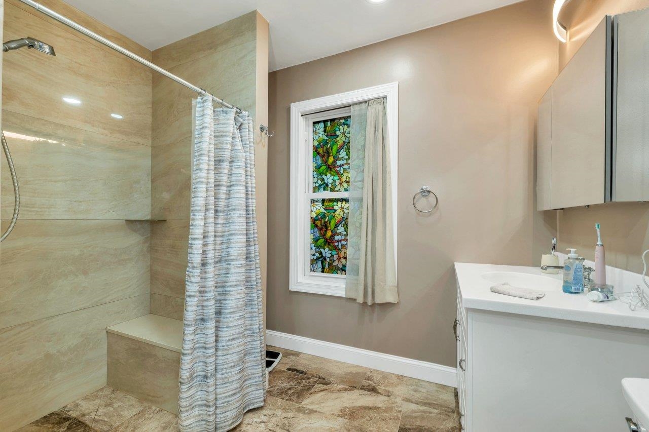 114 W Bow St, Franklin, NH 03235