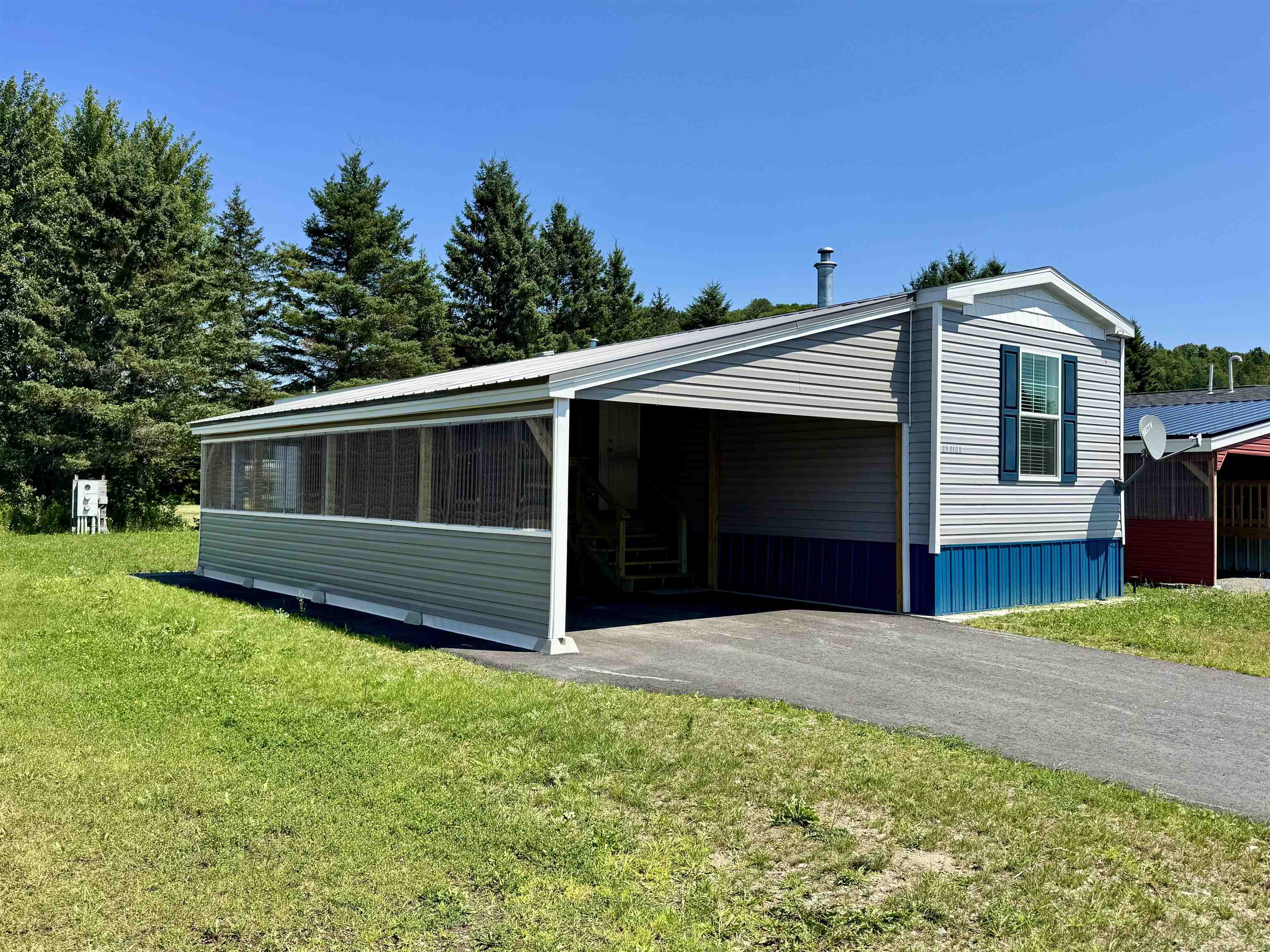28 Pine St, Colebrook, NH 03576