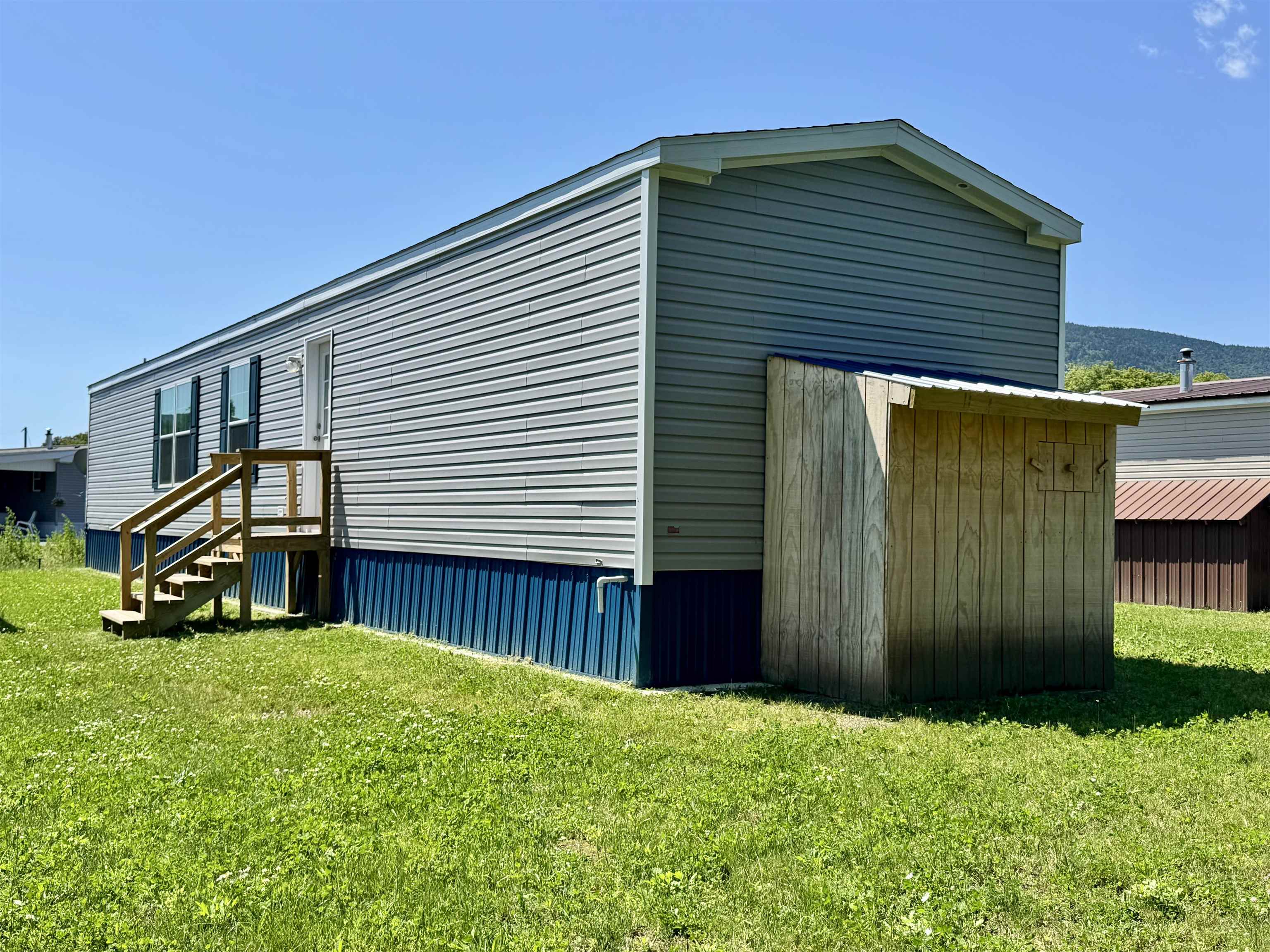 28 Pine St, Colebrook, NH 03576