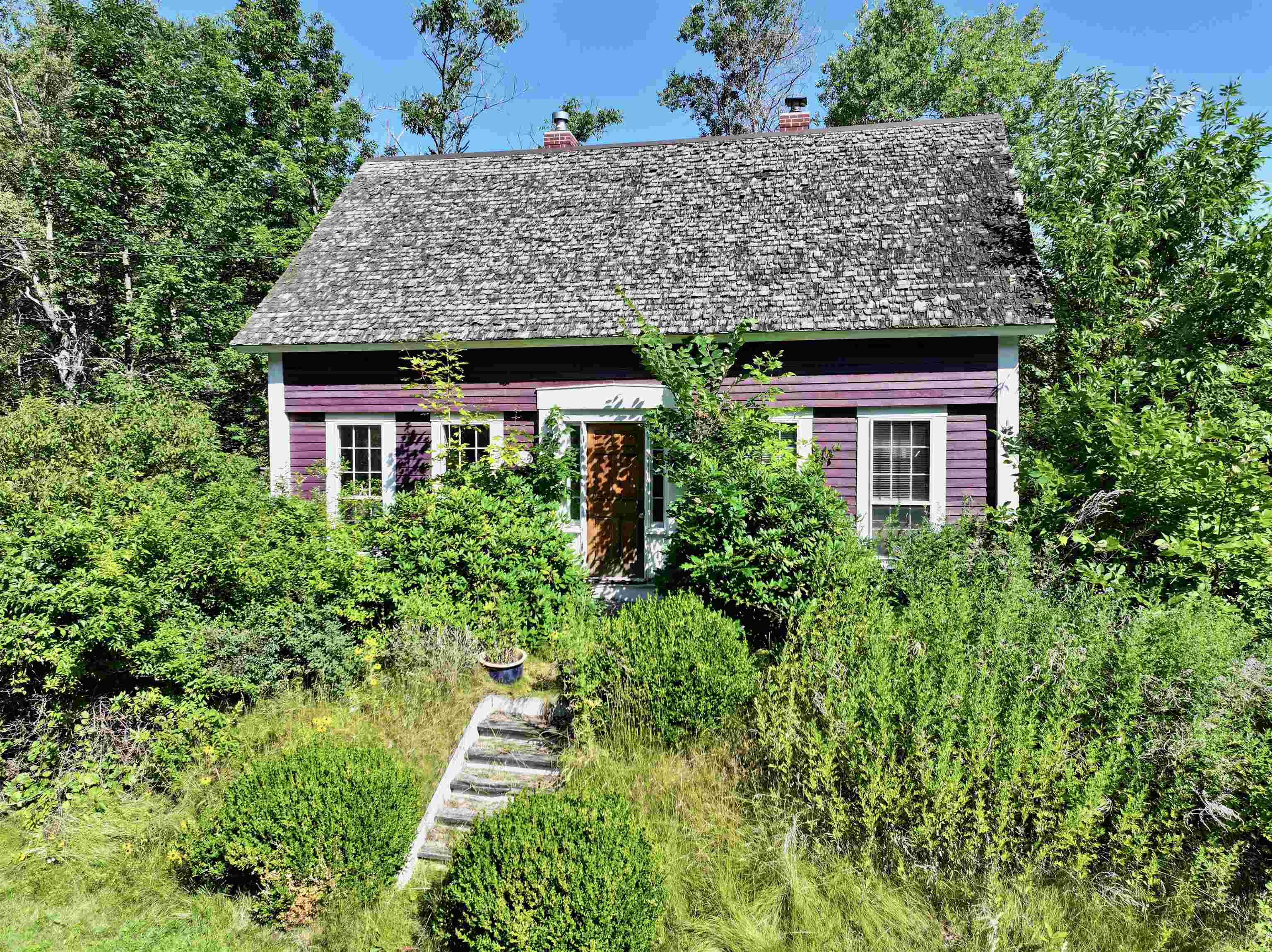 225 Concord Stage Rd, Weare, NH 03281