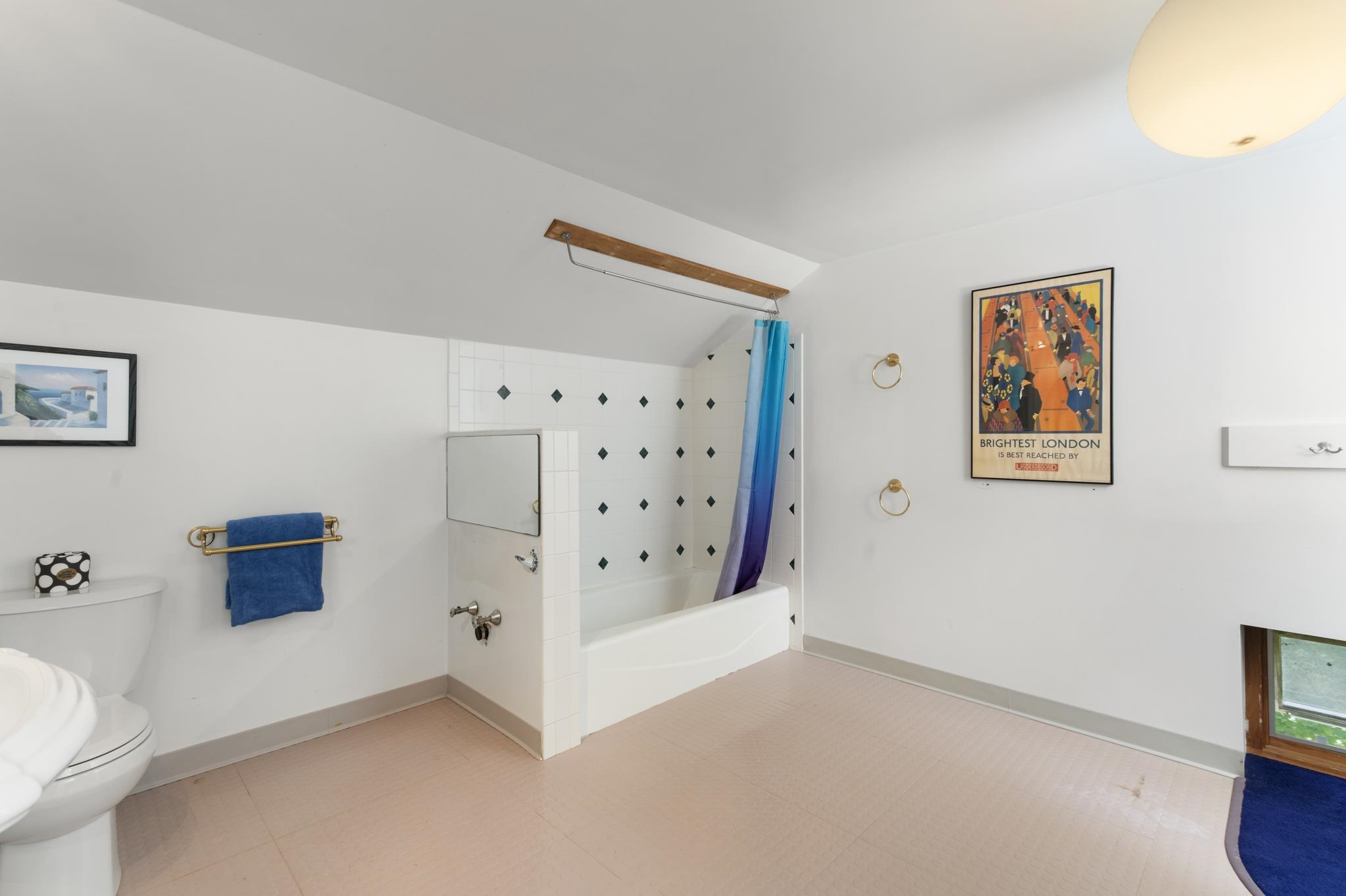 Bathroom 25872541
