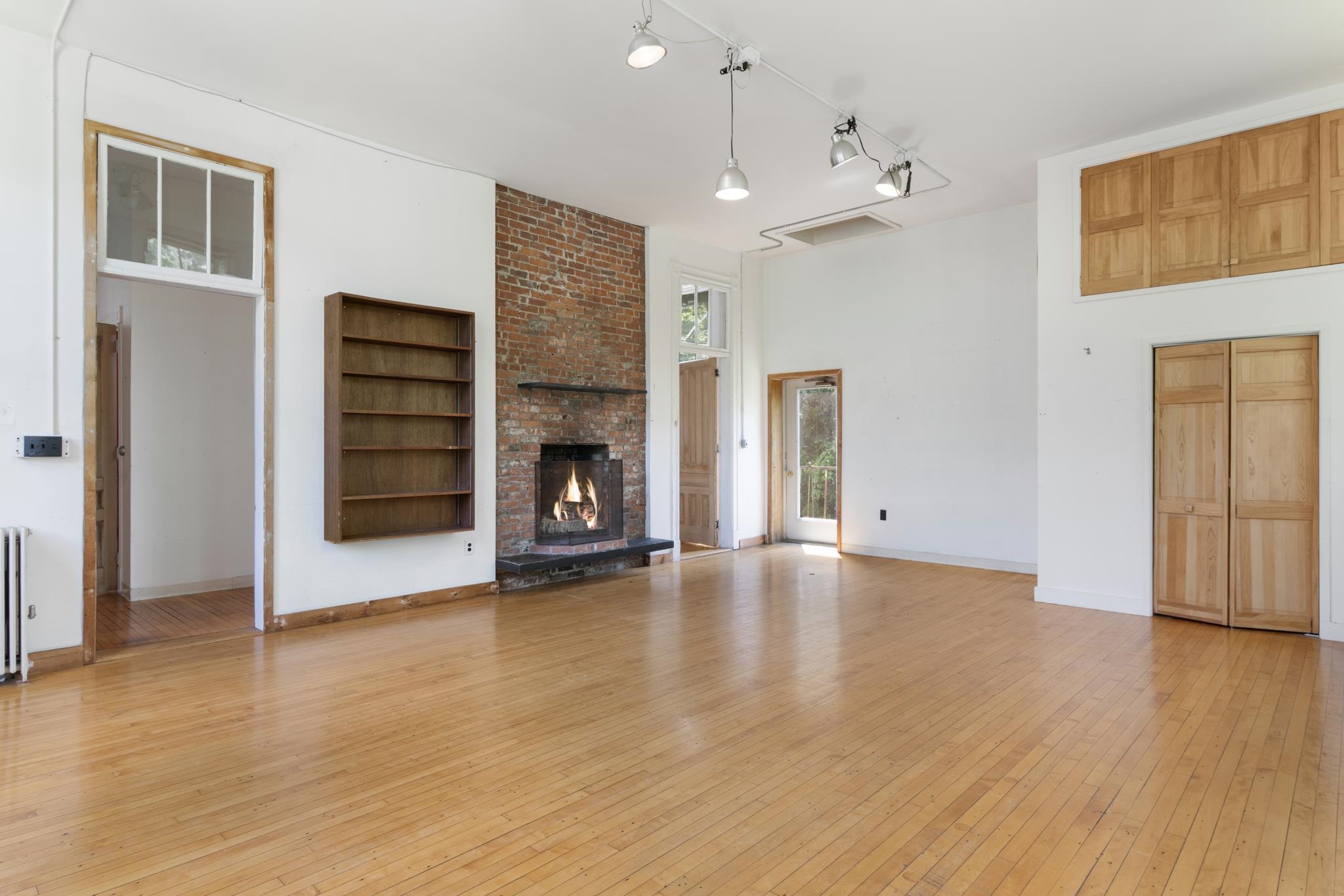 Living room fire is AI 25872561
