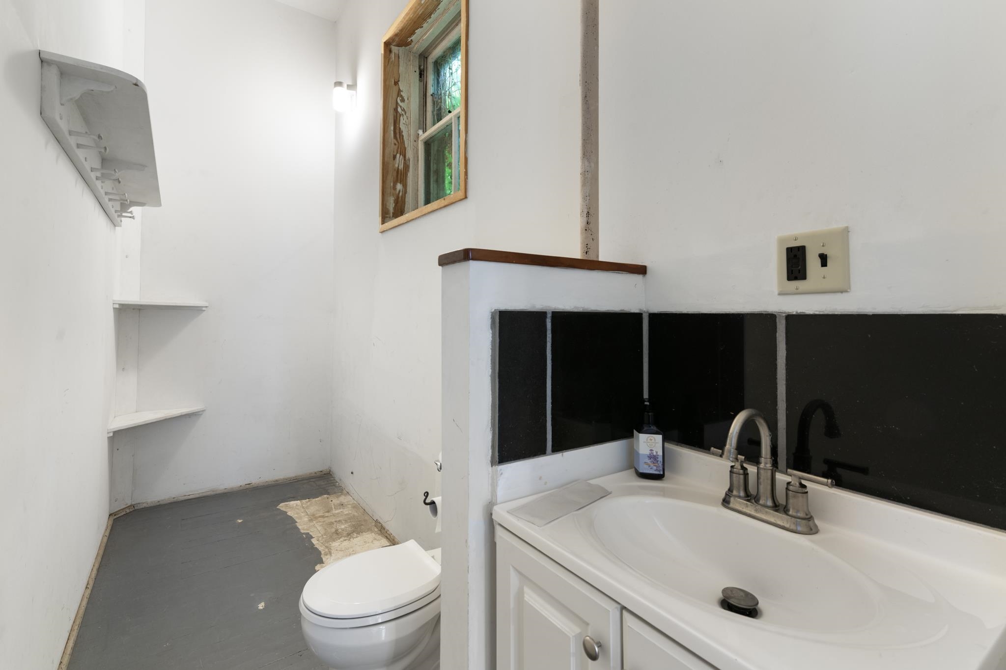 Half Bath 25872576