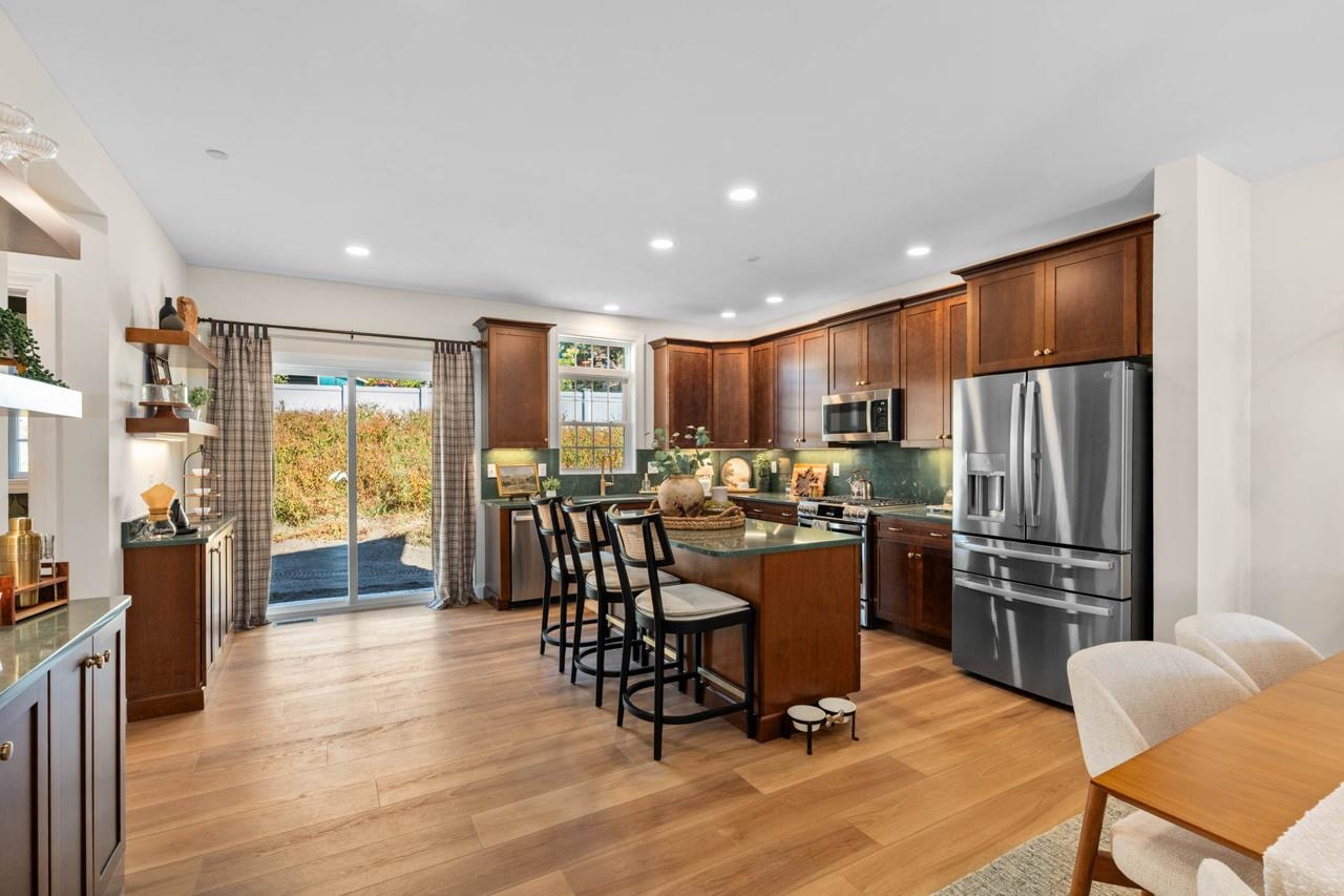 2C Dearborn Cir, Goffstown, NH 03045