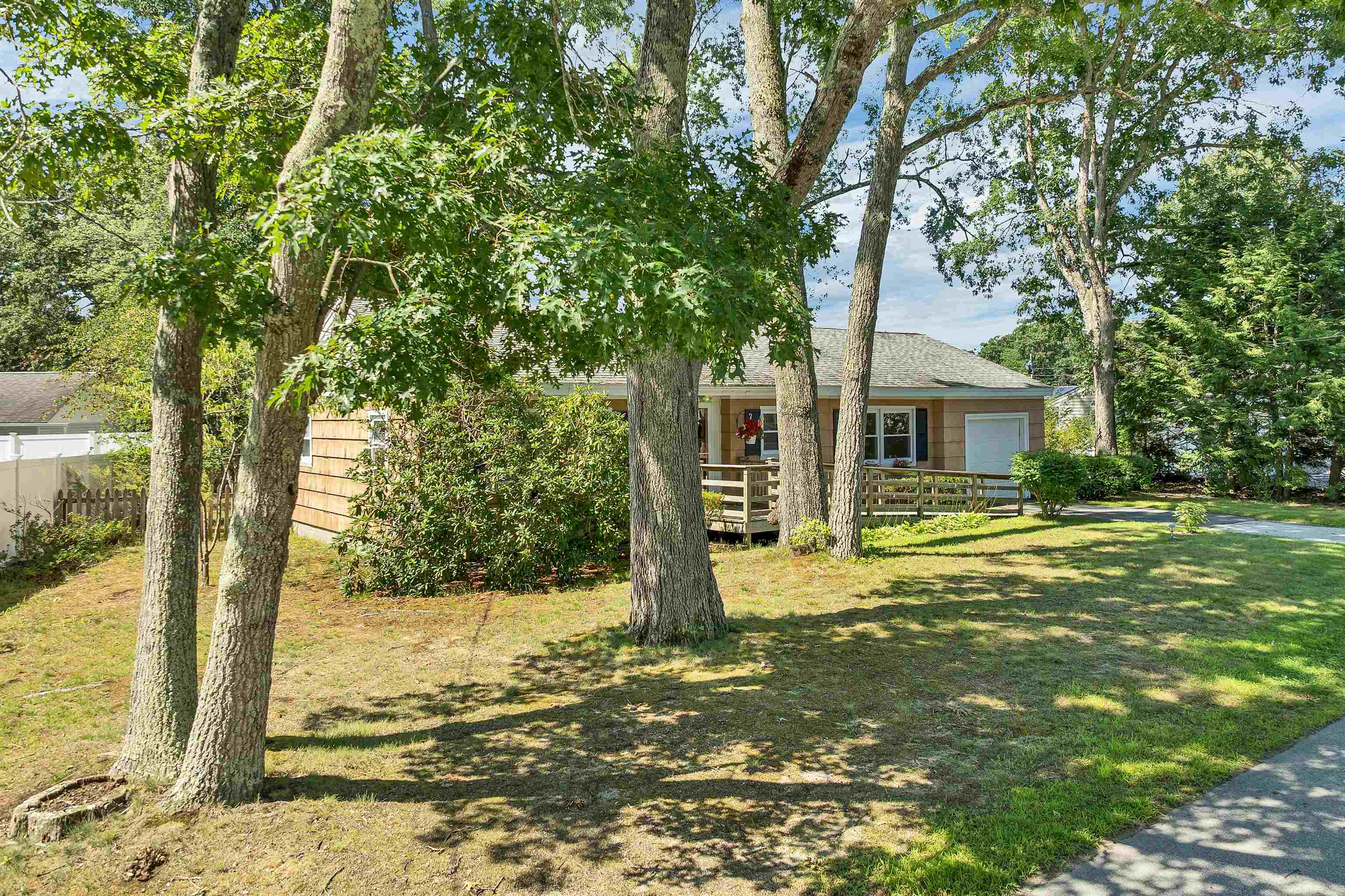 9 Bond St, Hudson, NH 03051