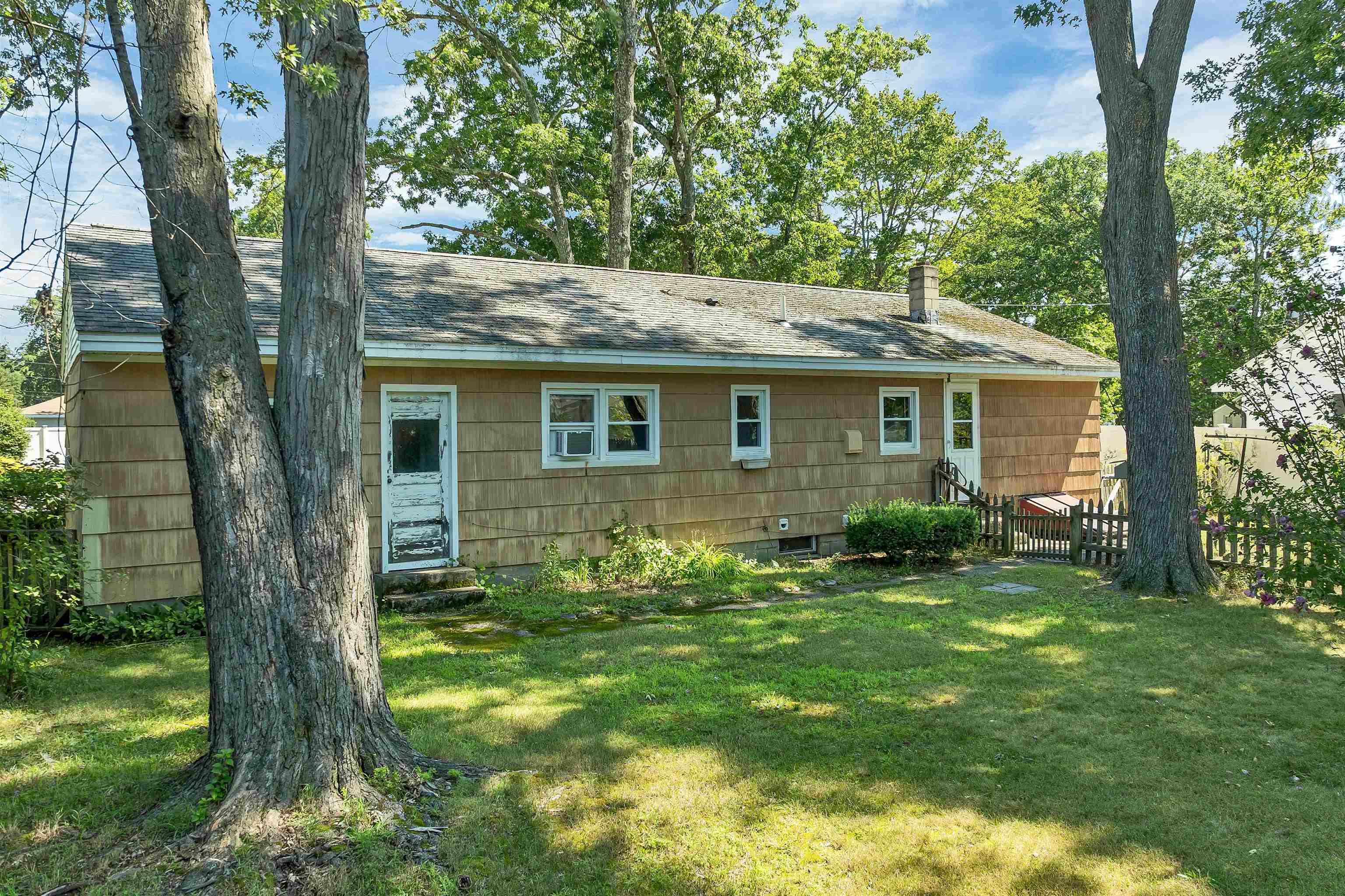 9 Bond St, Hudson, NH 03051