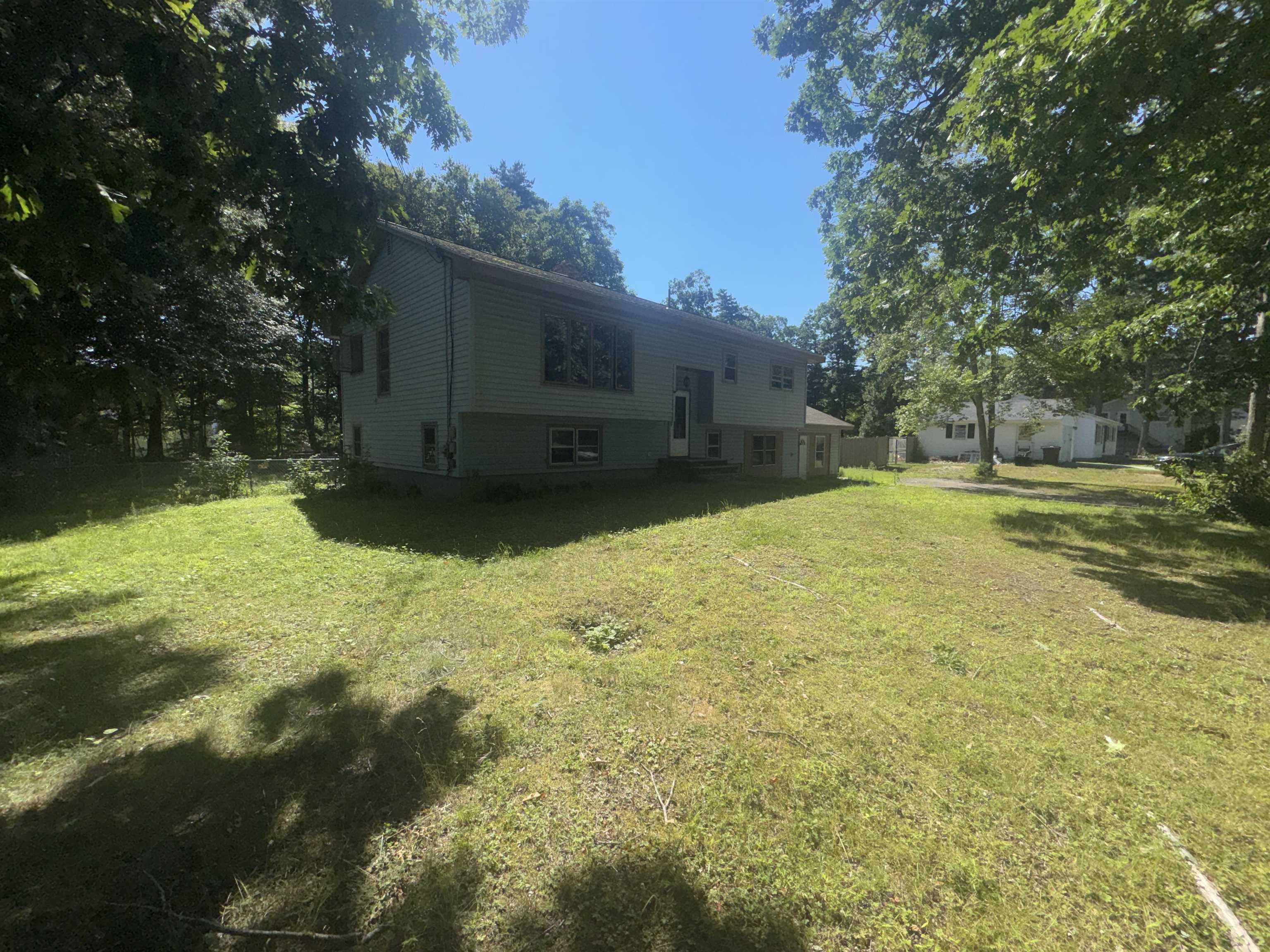 8 Lamson Dr, Merrimack, NH 03054