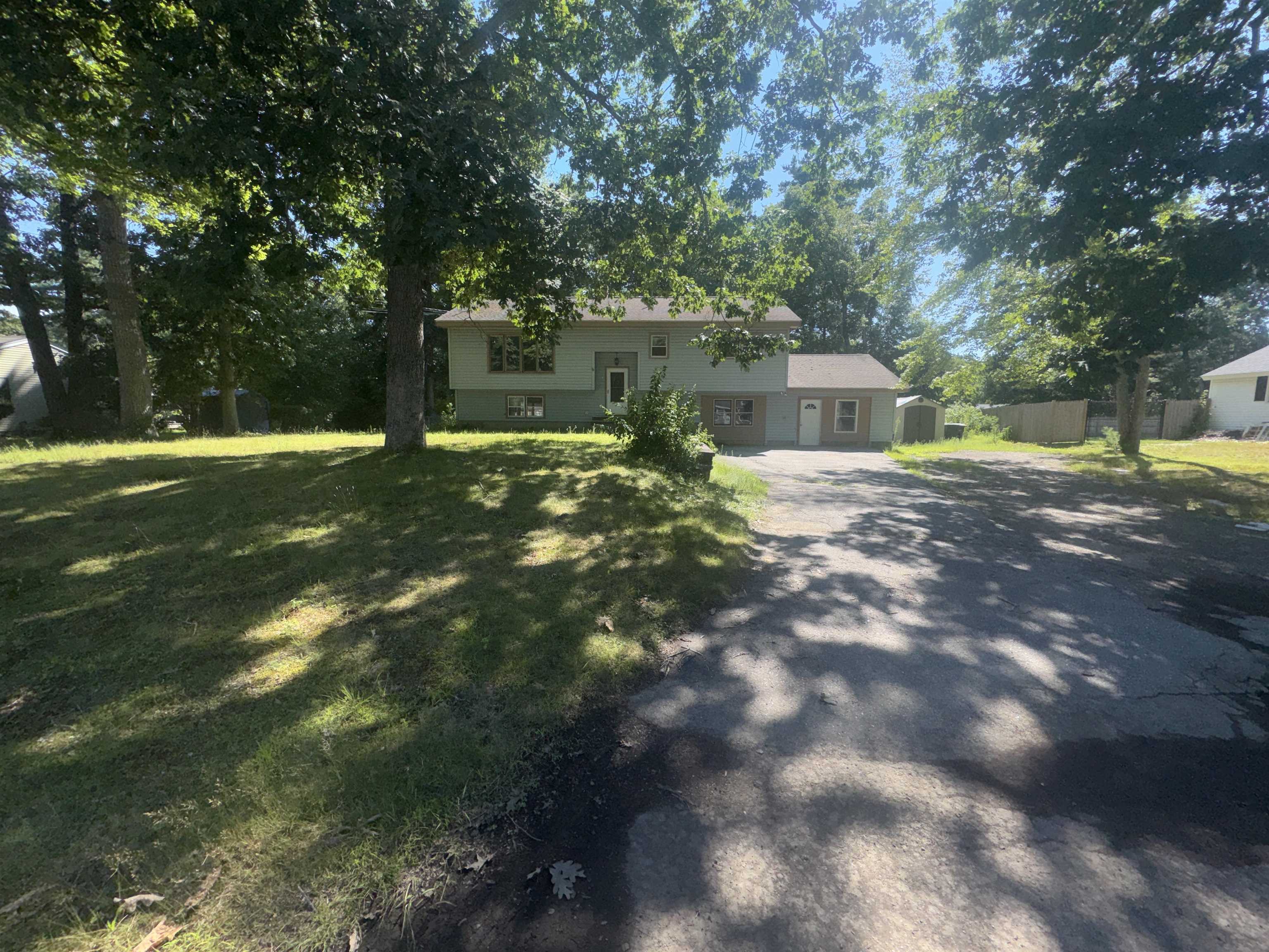 8 Lamson Dr, Merrimack, NH 03054