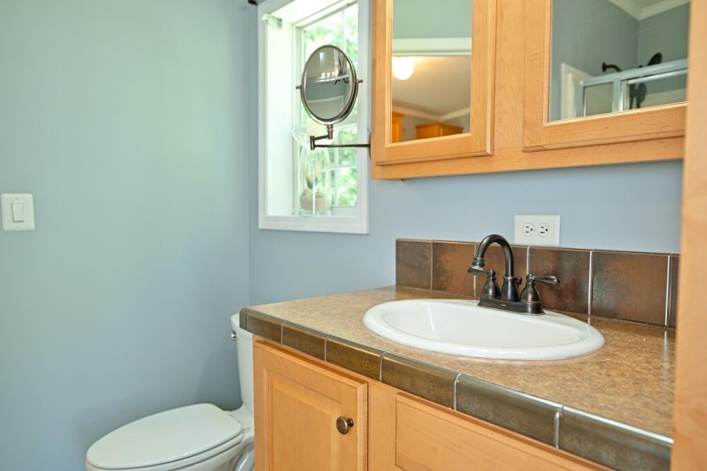 90 Alison Dr, Seabrook, NH 03874