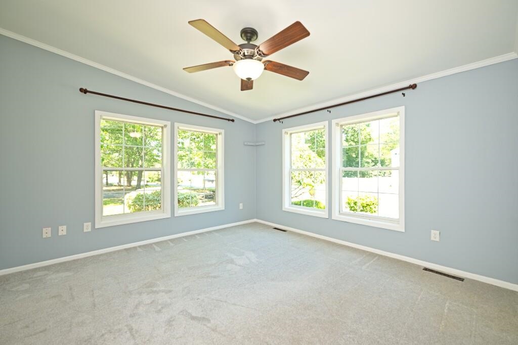 90 Alison Dr, Seabrook, NH 03874