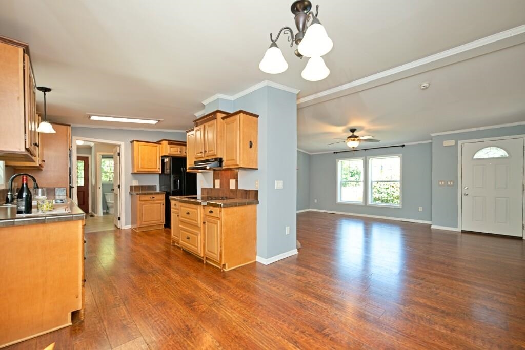 90 Alison Dr, Seabrook, NH 03874