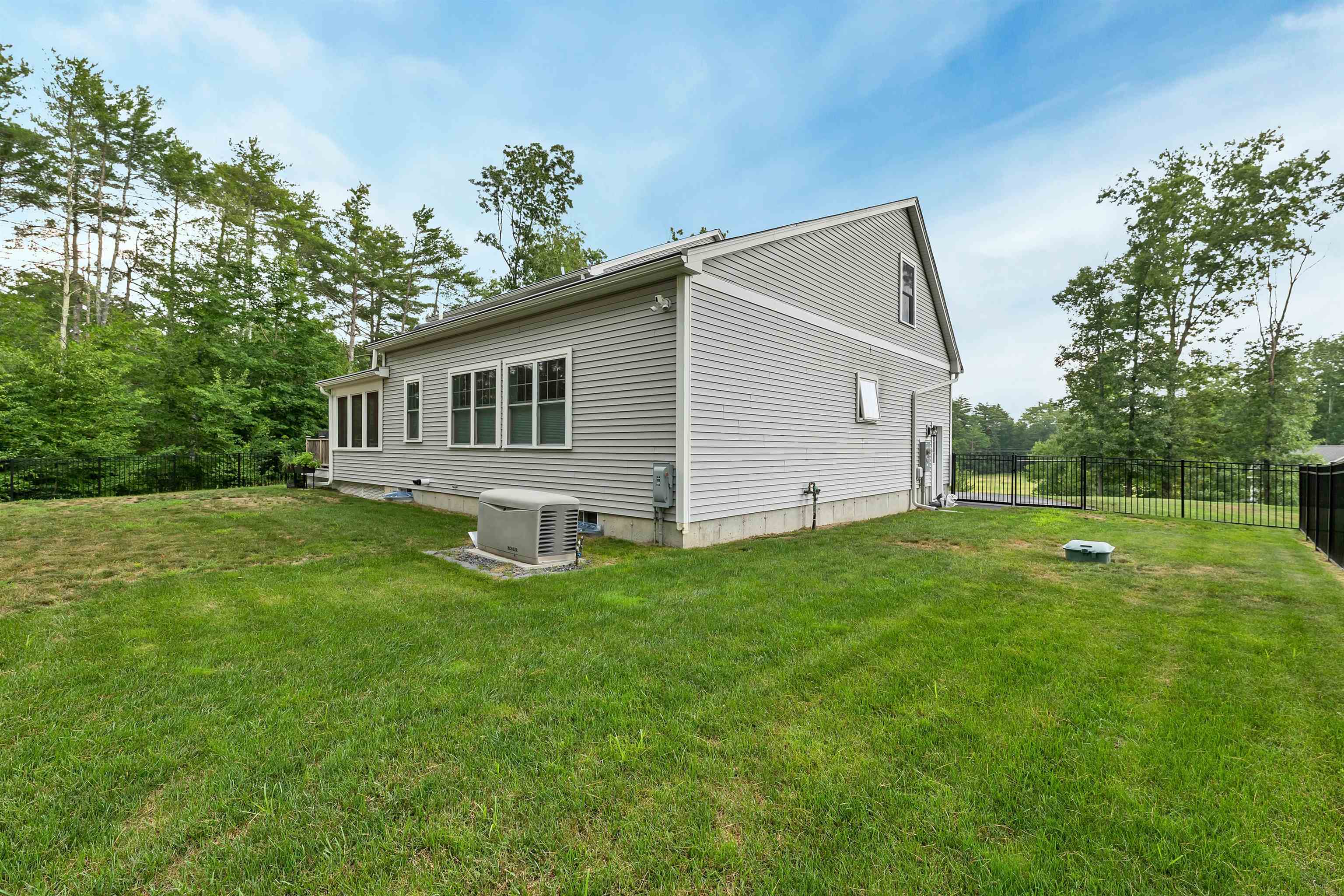 6 Boulder Dr, Newmarket, NH 03857